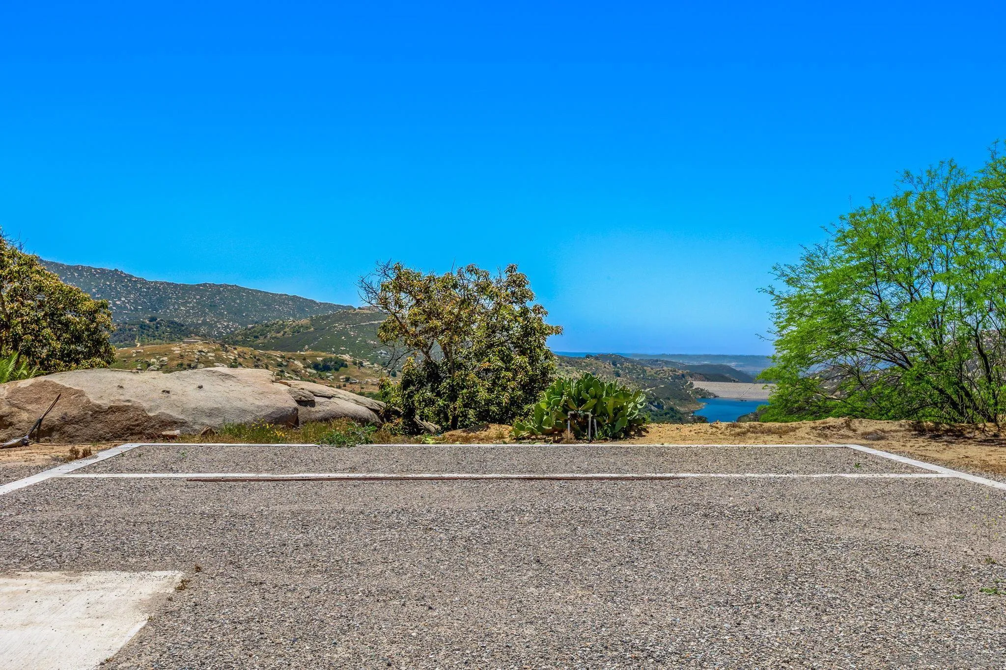 https://cdn.realtyfeed.com/cdn/127/250028438/cd9b169509dbfe8f7f0ffce2e5715af5.webp