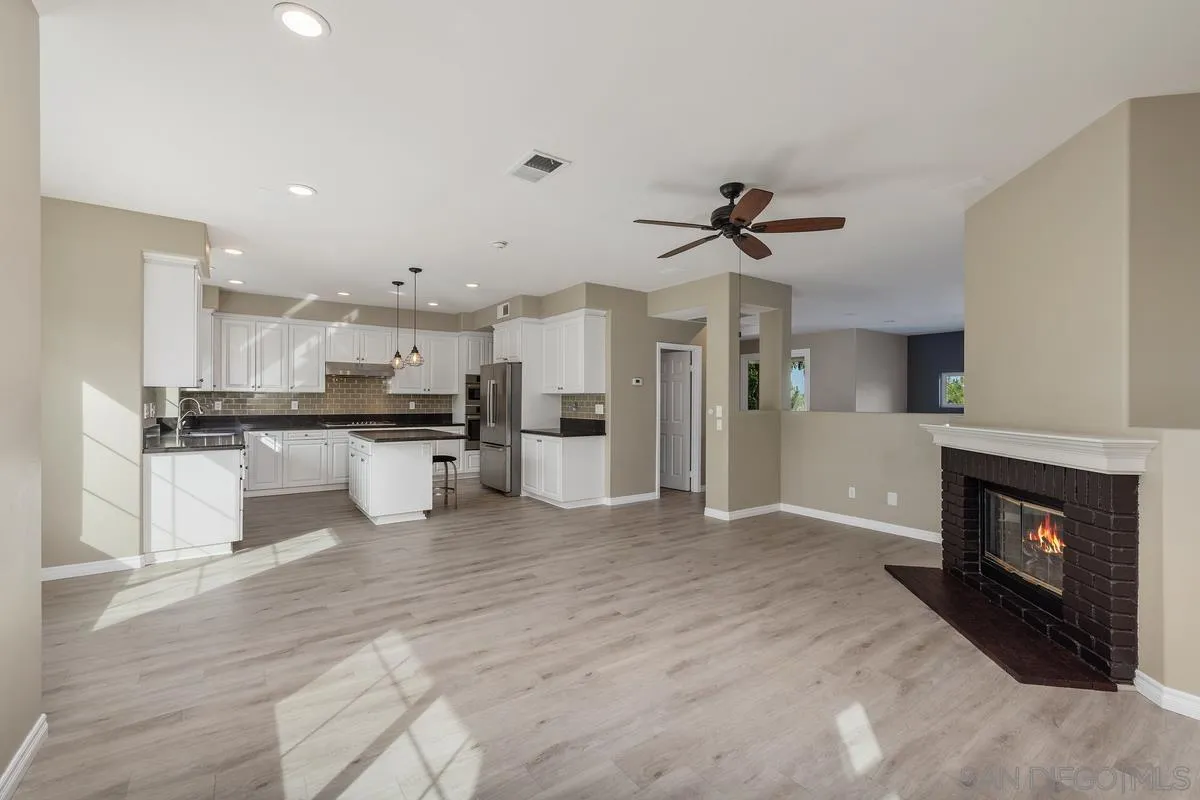https://cdn.realtyfeed.com/cdn/127/250028440/1635ea2d48a5b2761e6efbb2021f13a3.webp