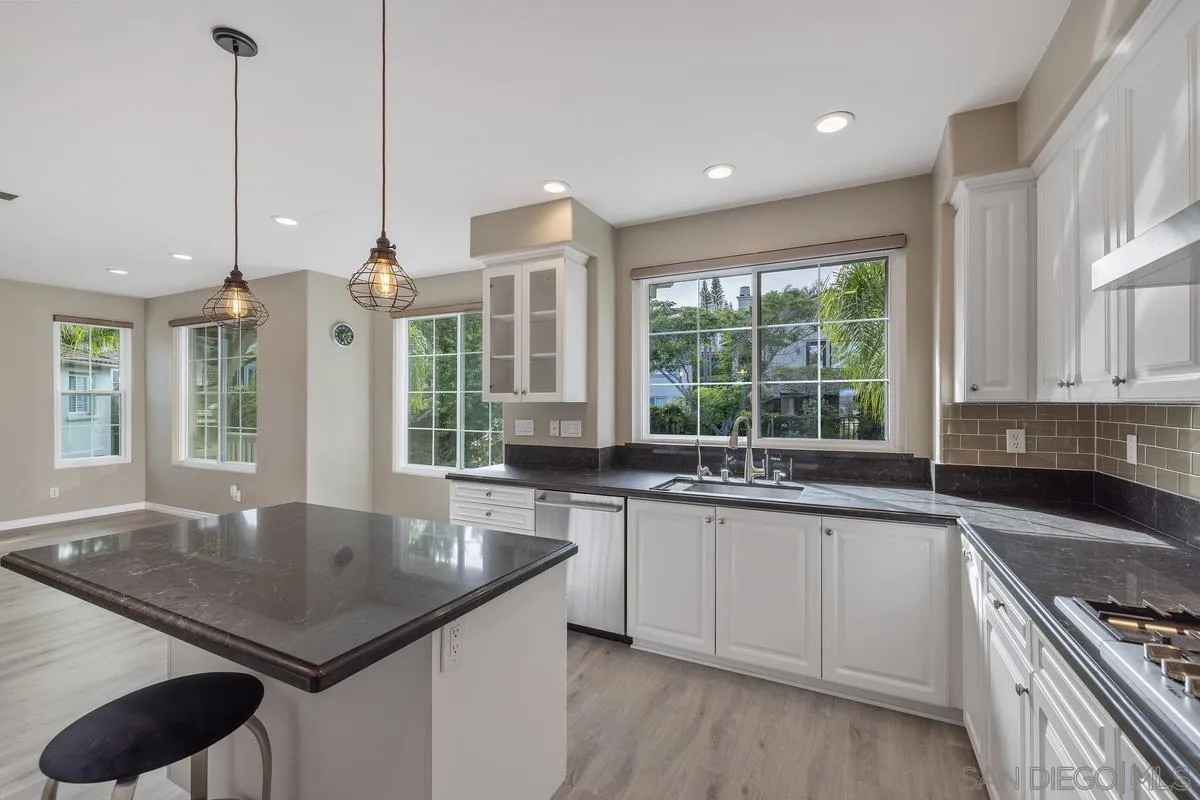 https://cdn.realtyfeed.com/cdn/127/250028440/6556270b7c8d89e7aec041fd1de7a350.webp