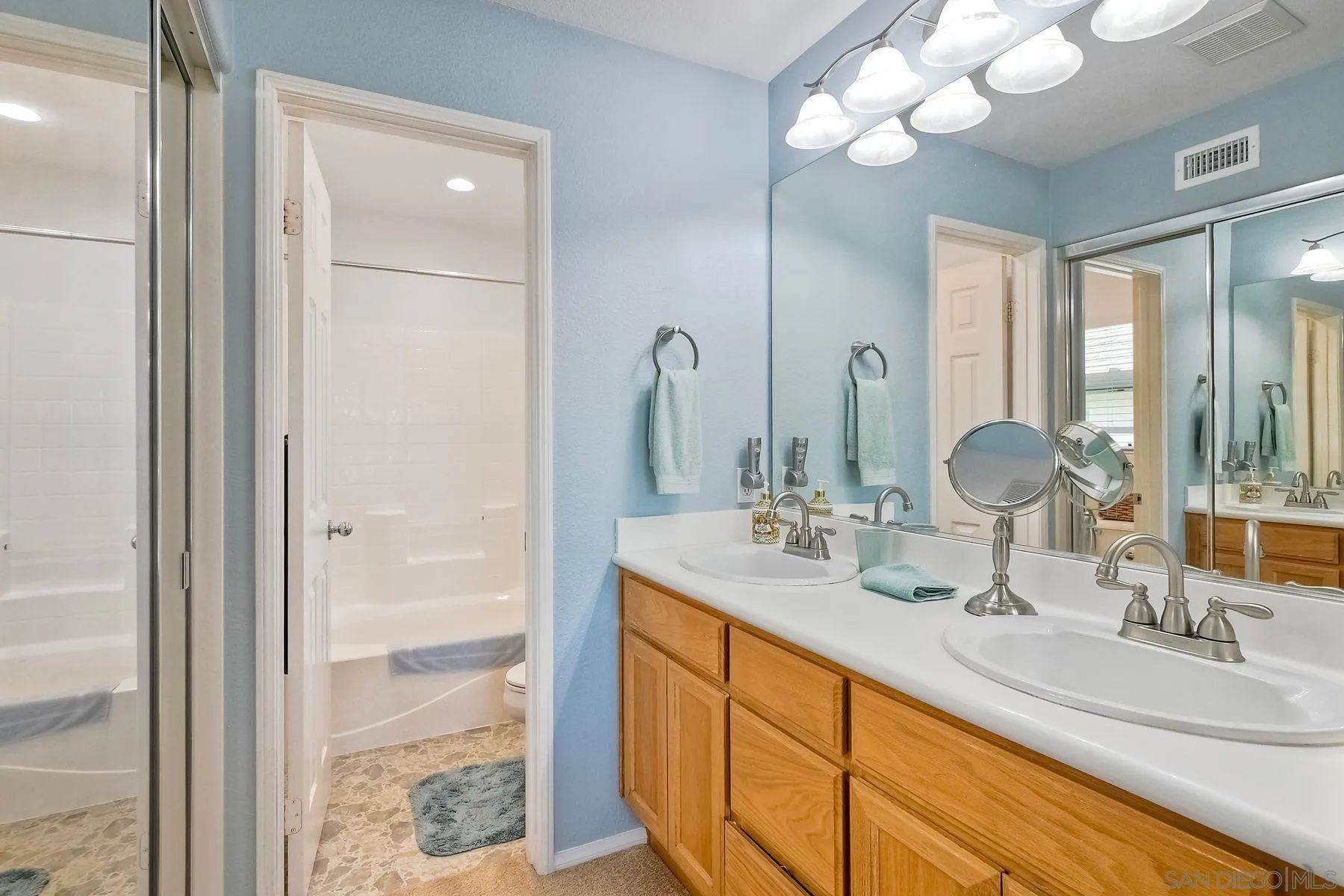 Photo #3: 250028447 Listing 