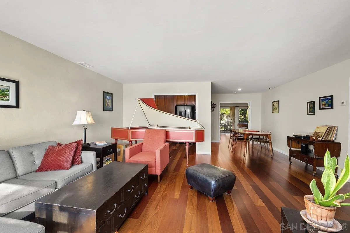 https://cdn.realtyfeed.com/cdn/127/250028468/c5b7c8b330dec5c73115530786651fb2.webp