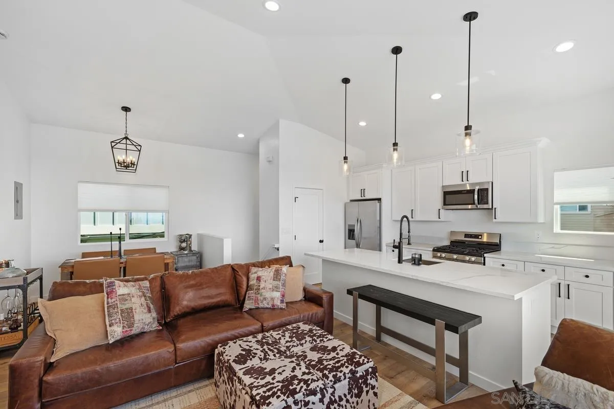 https://cdn.realtyfeed.com/cdn/127/250028474/2b718dad9c729a6219dcc82841f7368b.webp
