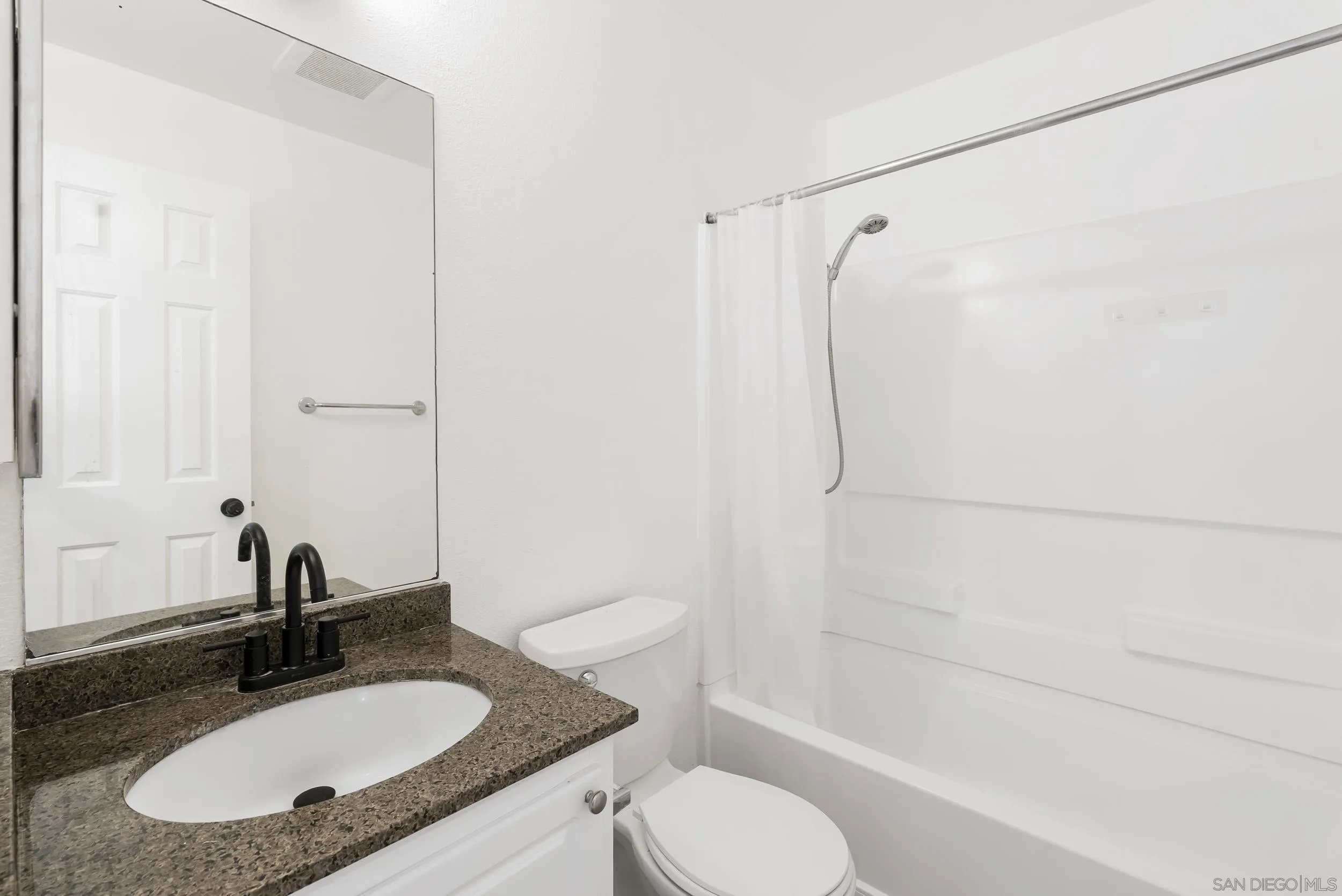Photo #23: 250028485 Listing: Photo #23
