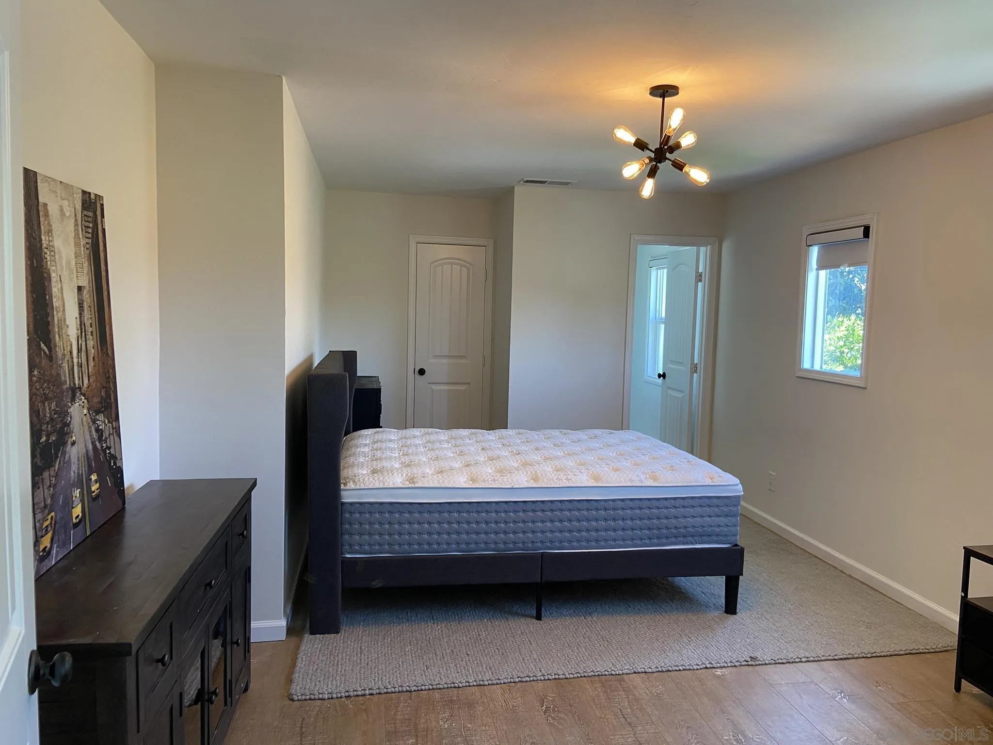 https://cdn.realtyfeed.com/cdn/127/250028507/078d037f9bc1a076881da60d68cb5896.webp