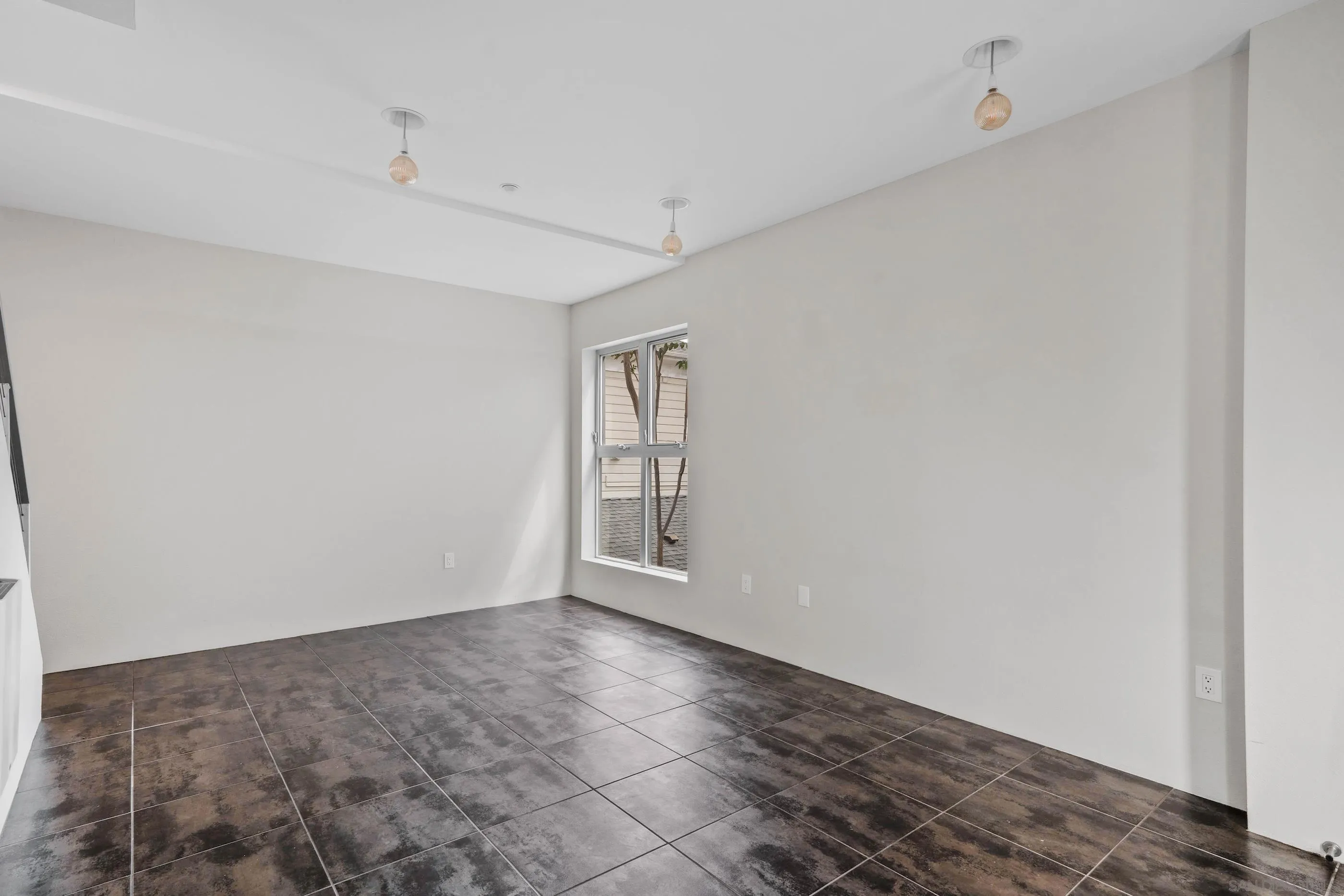 Photo #3: 250028533 Listing 