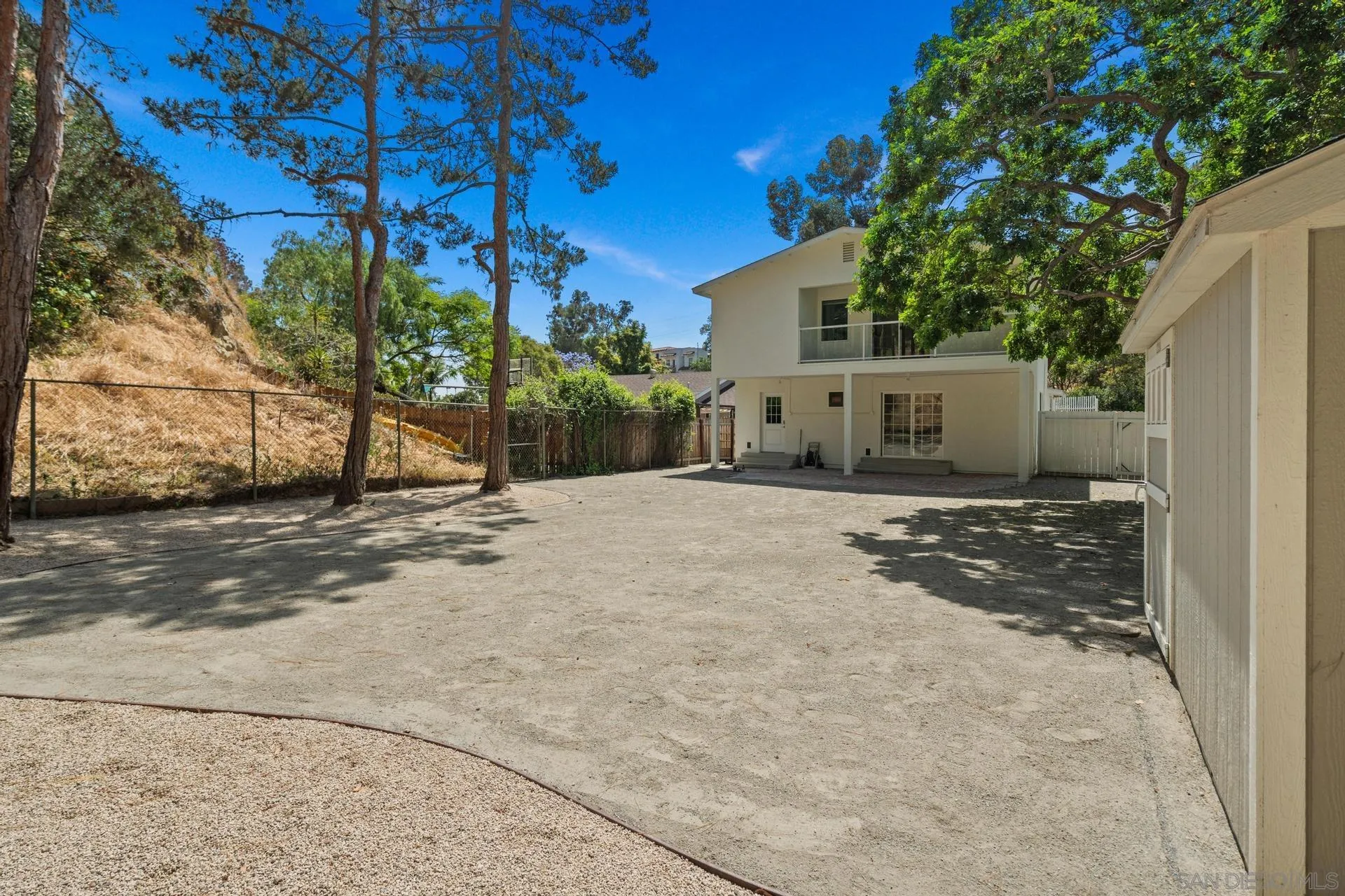 https://cdn.realtyfeed.com/cdn/127/250028535/494170e5d67d0397df32f955359e21c6.webp