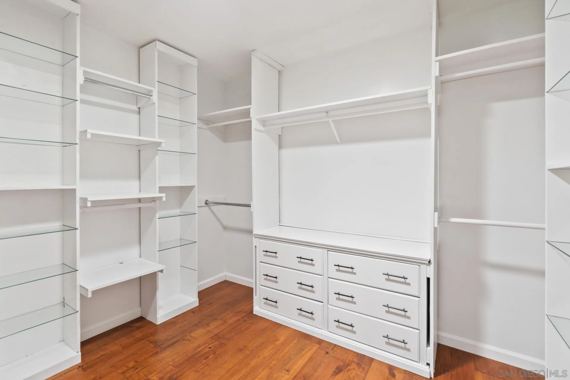 https://cdn.realtyfeed.com/cdn/127/250028535/900e035bd8bdac621b8218017c62b3f3.webp