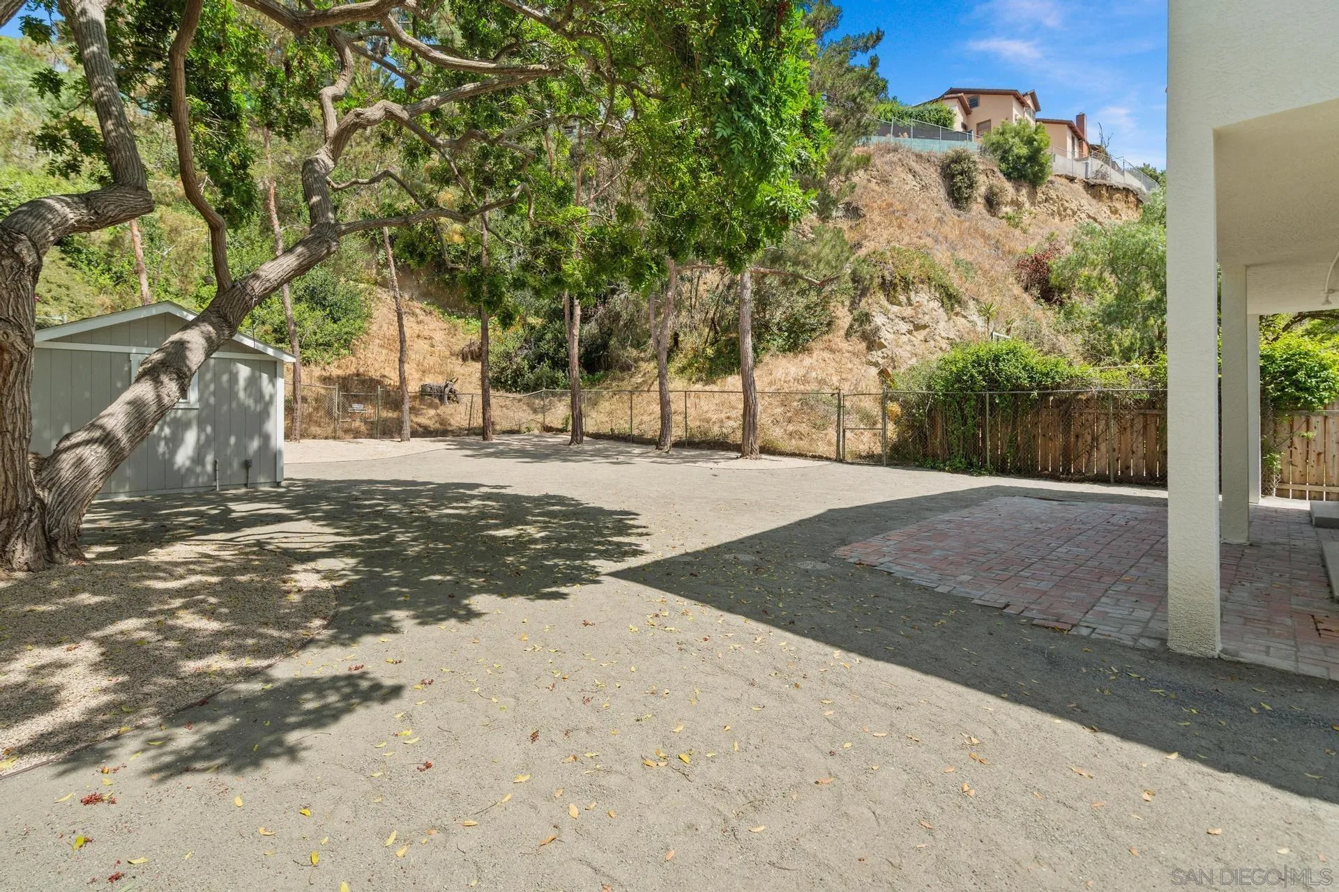 https://cdn.realtyfeed.com/cdn/127/250028535/905c3c4562f9ca6a94289773b315f5a6.webp