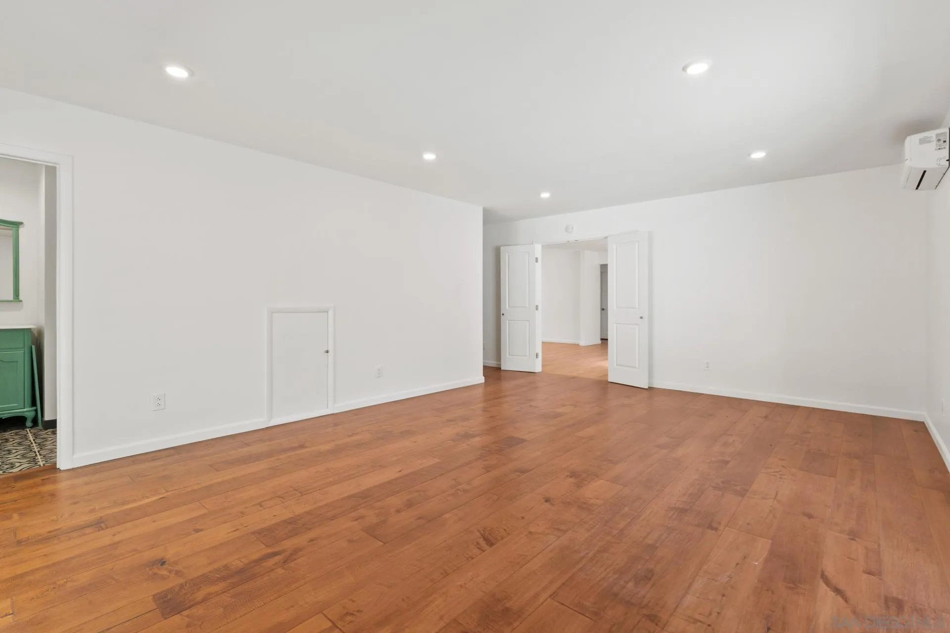 https://cdn.realtyfeed.com/cdn/127/250028535/e9669b6c4cacd33d57490be9686e9574.webp