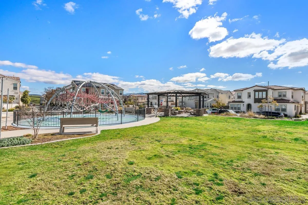 https://cdn.realtyfeed.com/cdn/127/250028538/fade49e5a03fe35b841507b314a08e07.webp