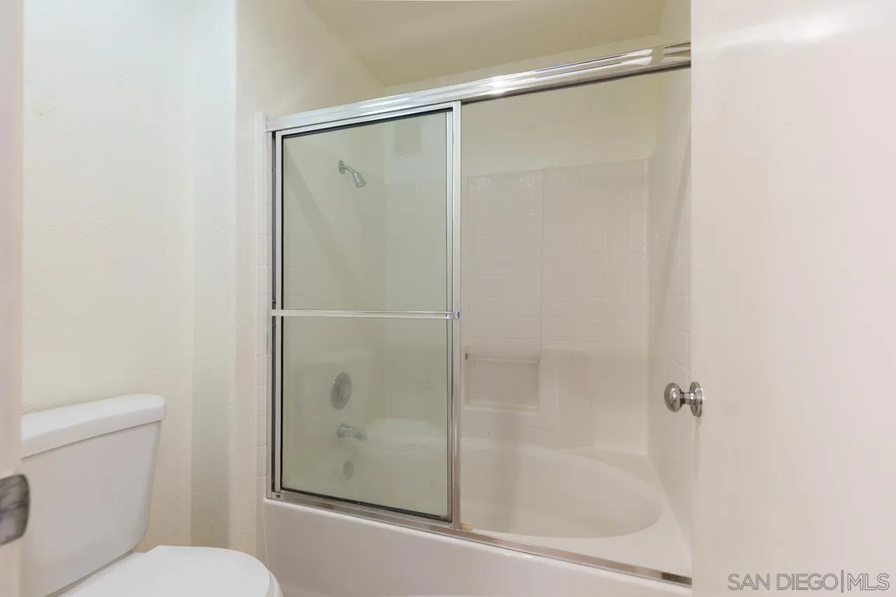 Photo #12: 250028547 Listing: Photo #12