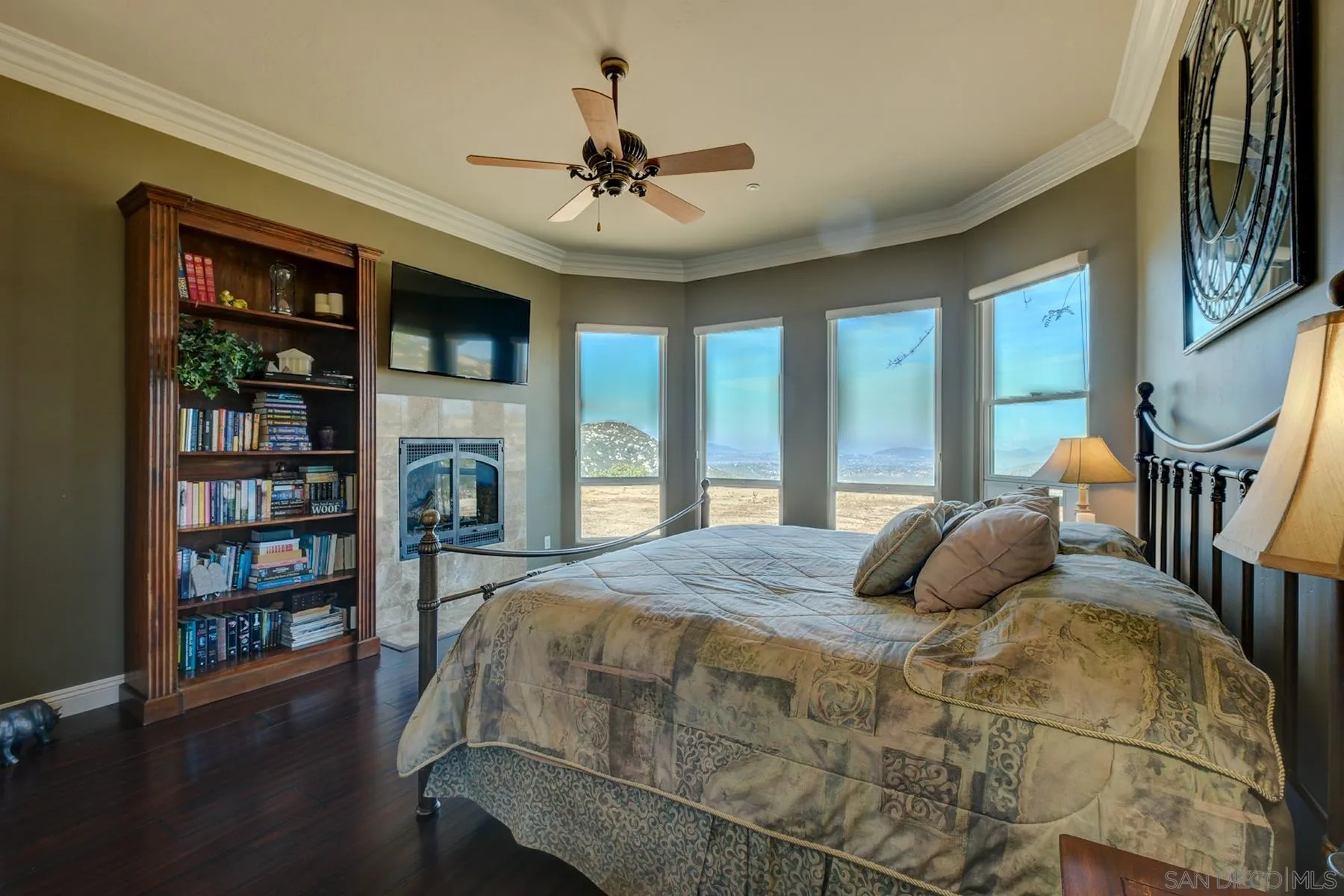 https://cdn.realtyfeed.com/cdn/127/250028551/444c79de3183615419810139c92db1f7.webp