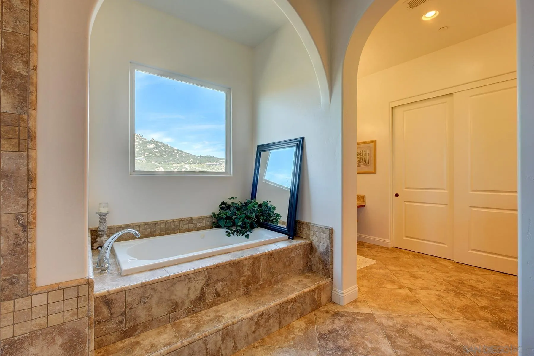 https://cdn.realtyfeed.com/cdn/127/250028551/945cad20a5dd7cfa38febecacdfb6cd9.webp