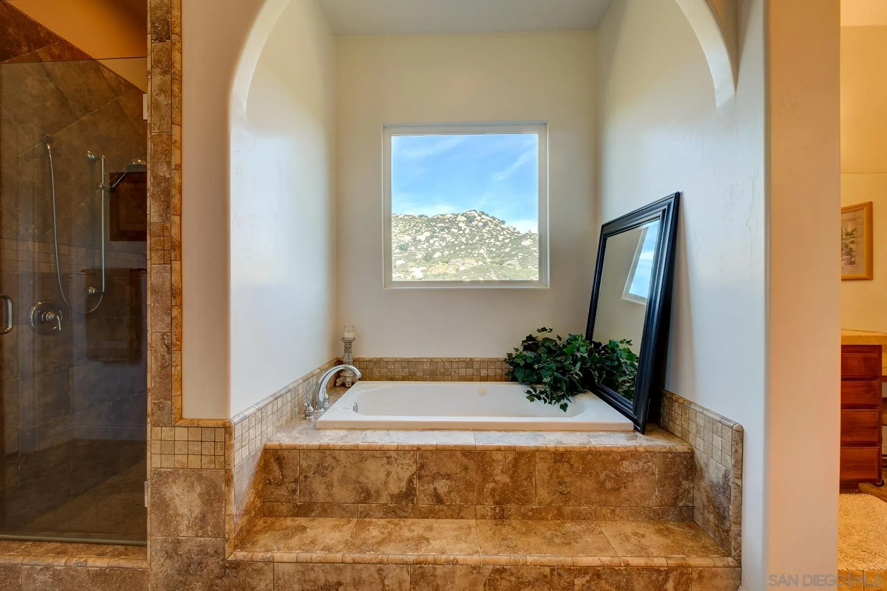 https://cdn.realtyfeed.com/cdn/127/250028551/c71ee959c172205b20026b44cdfc3661.webp