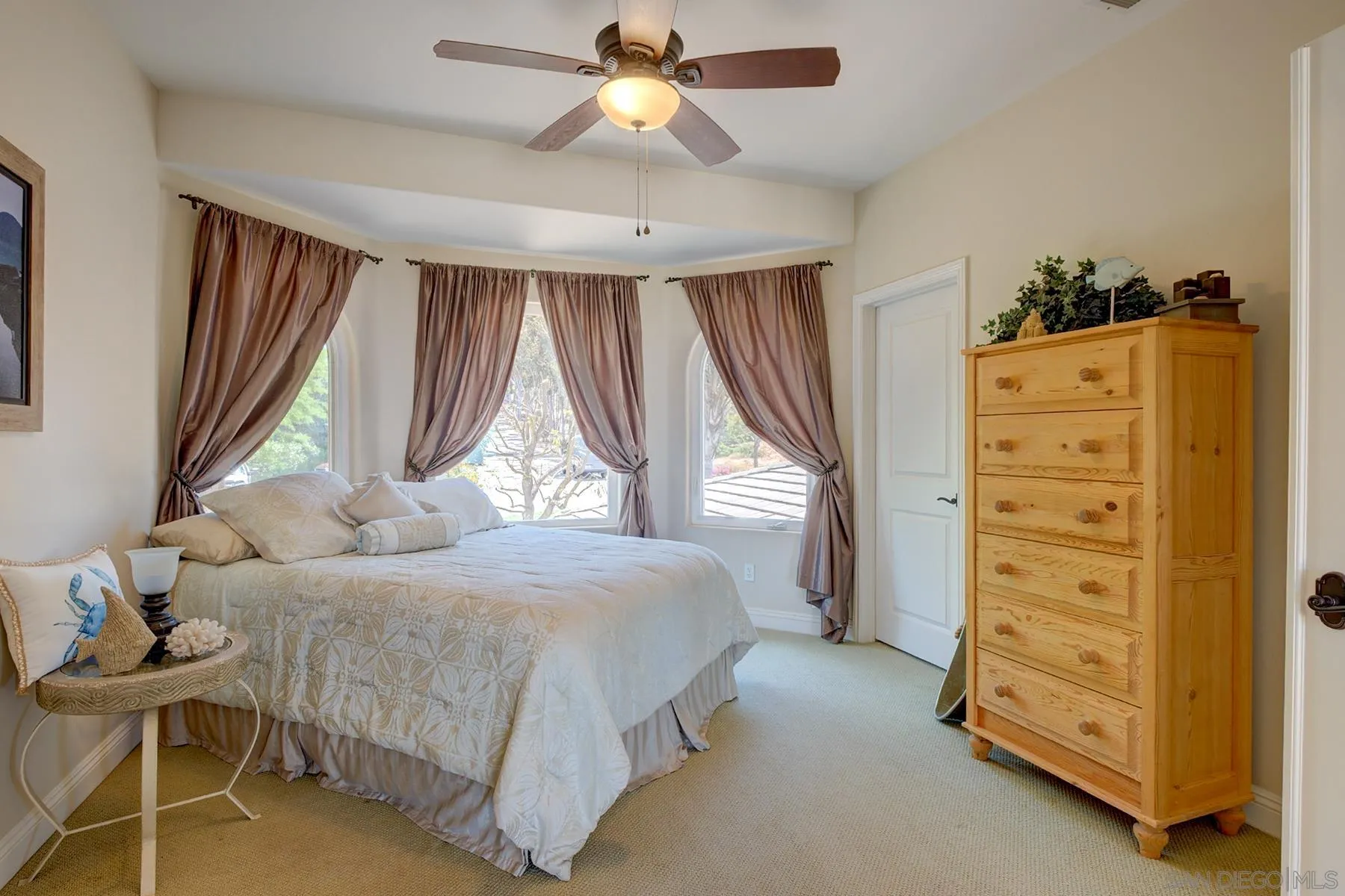 https://cdn.realtyfeed.com/cdn/127/250028551/f185de3425f25ec3d7510e0f52e78afd.webp