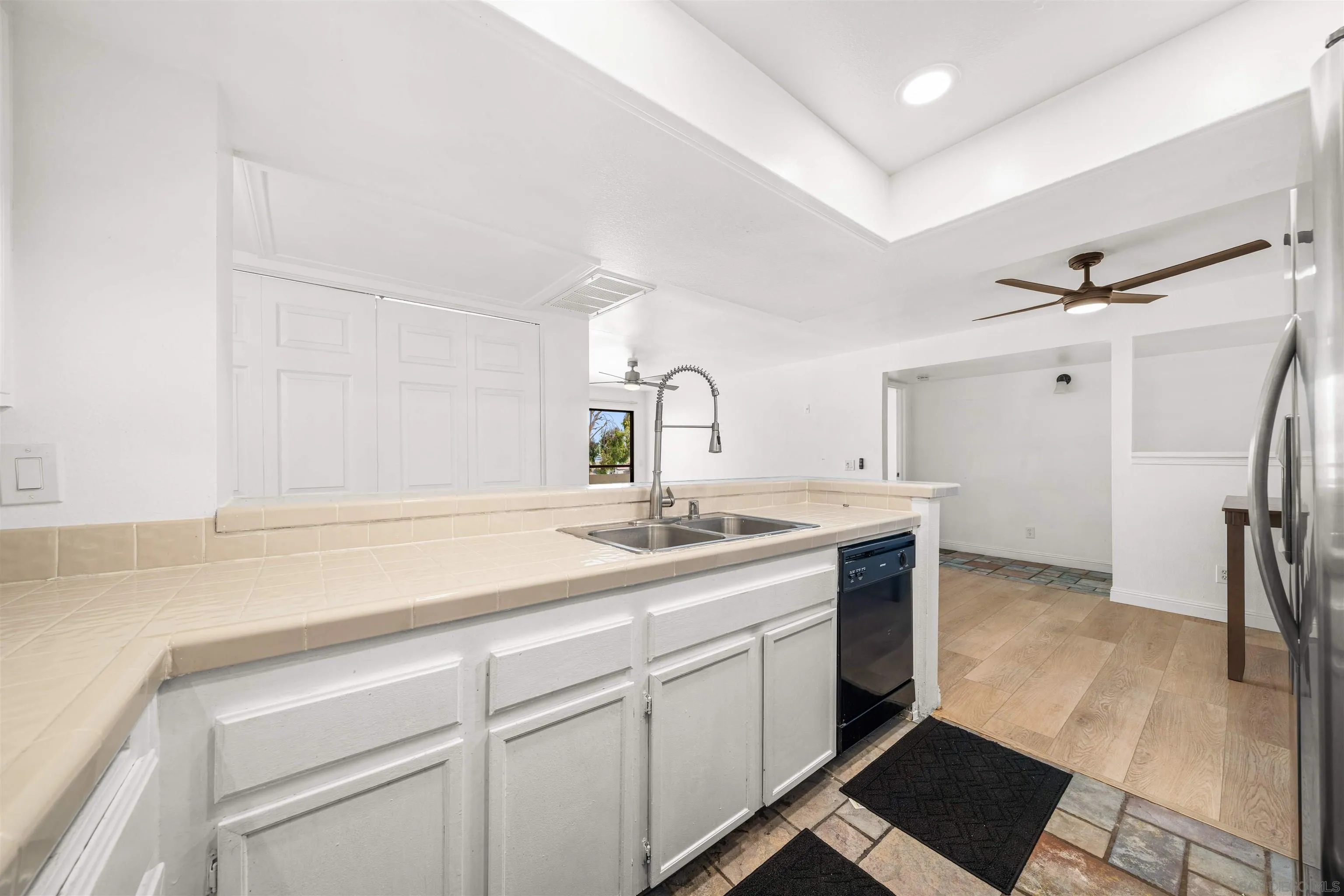 Photo #8: 250028562 Listing: Photo #8