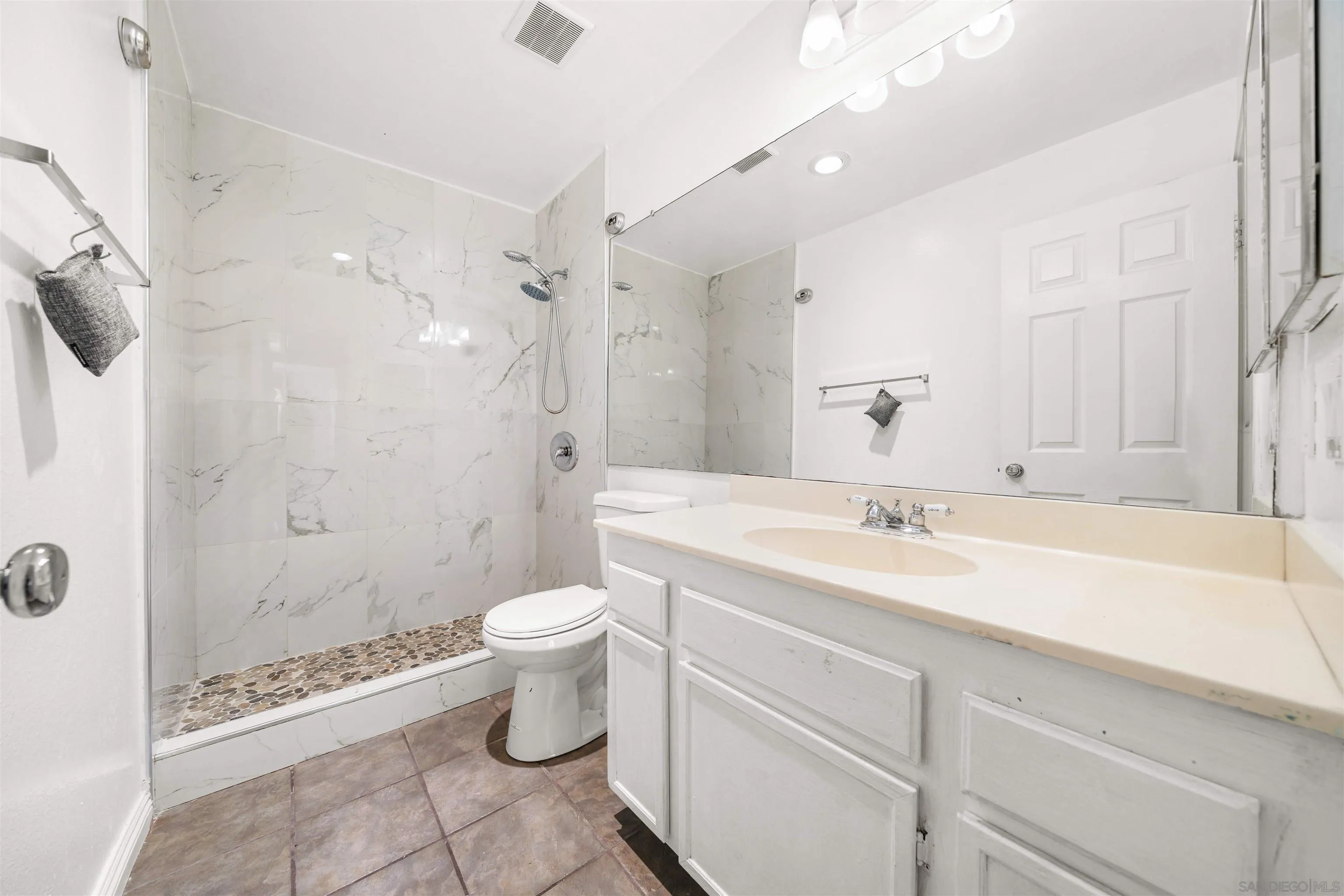 Photo #23: 250028562 Listing: Photo #23