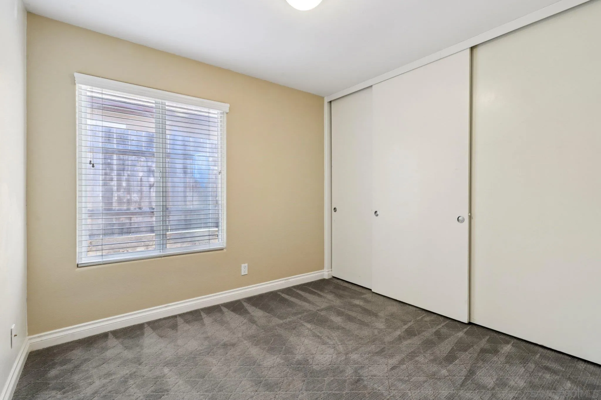 https://cdn.realtyfeed.com/cdn/127/250028637/580dce02c75c49162b827e3e7fac2ba8.webp