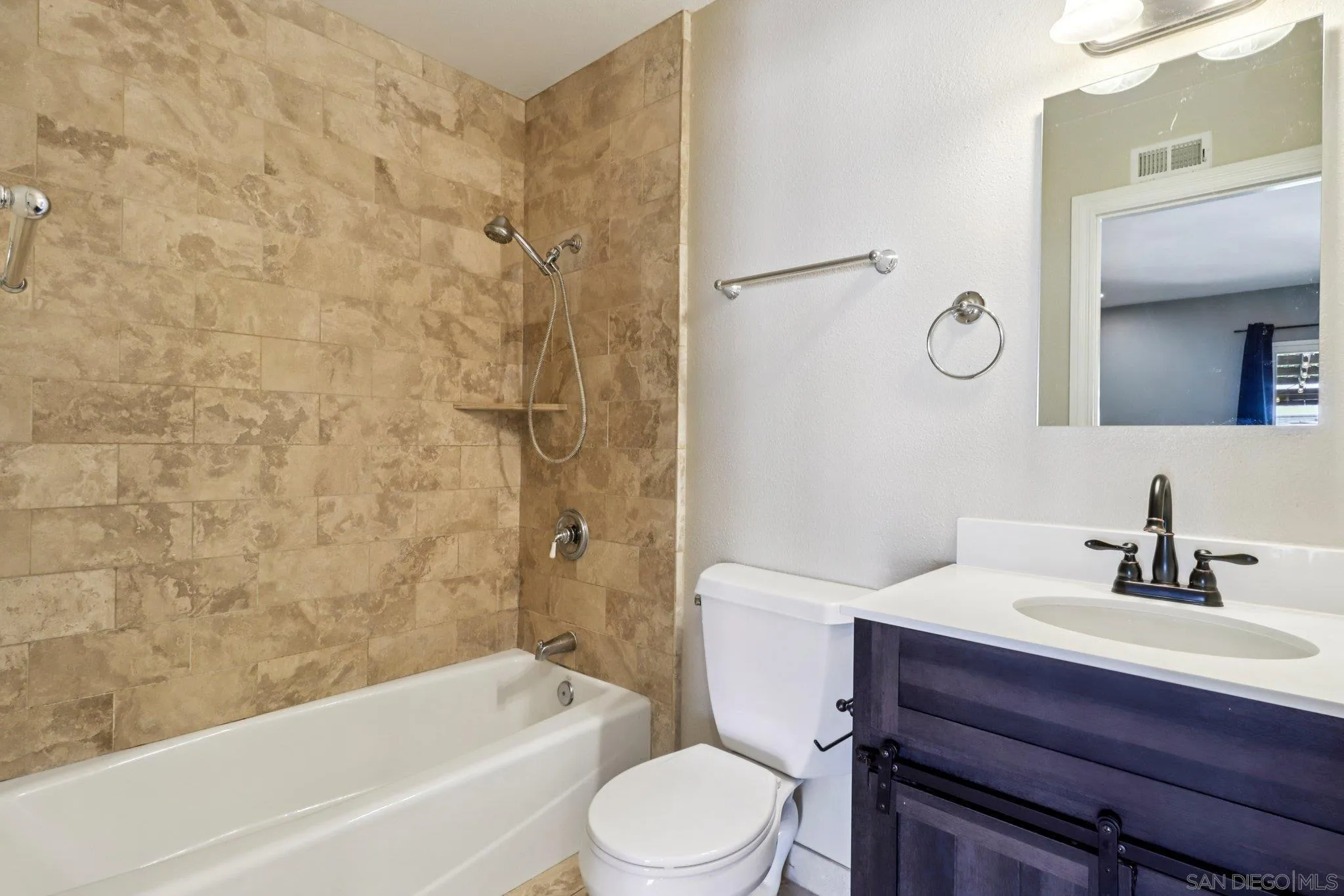 https://cdn.realtyfeed.com/cdn/127/250028637/6886a341f3fa5a4f3490564e9a8ea229.webp