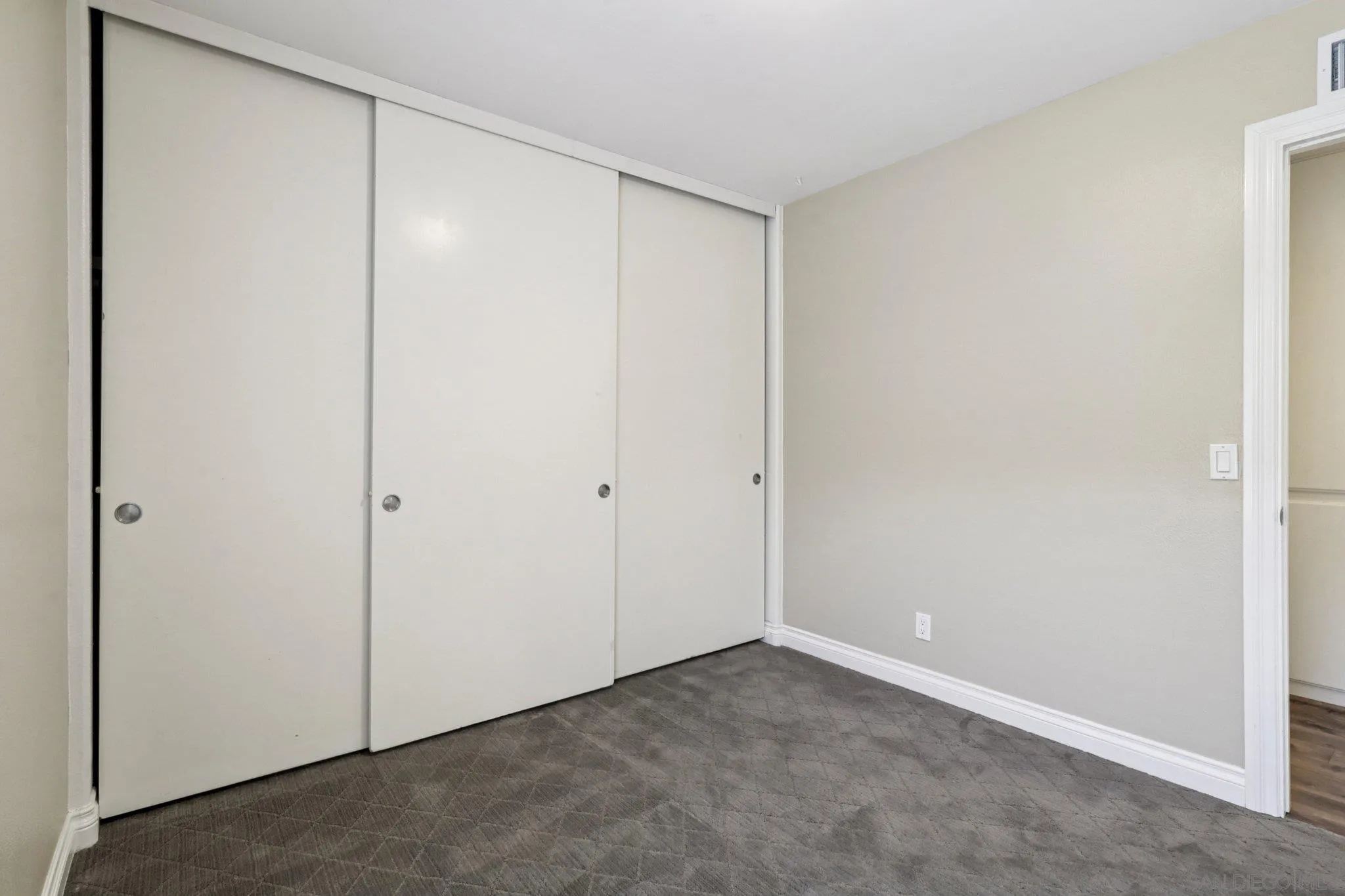 https://cdn.realtyfeed.com/cdn/127/250028637/b7d4e3ca67c1ff32ba8dd26c724e7a8e.webp