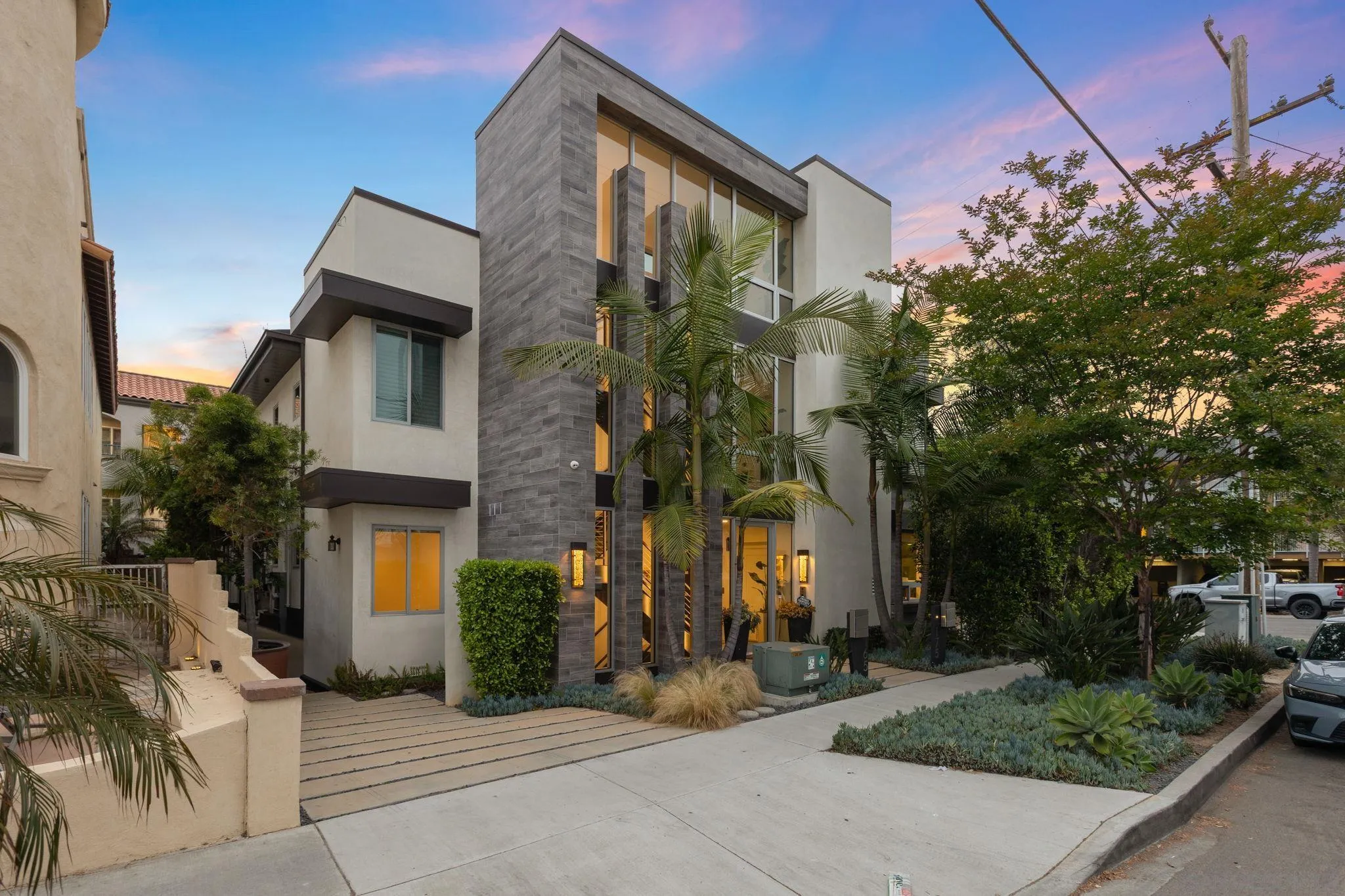 More Details about MLS # 250028751 : 165 PINE AVE