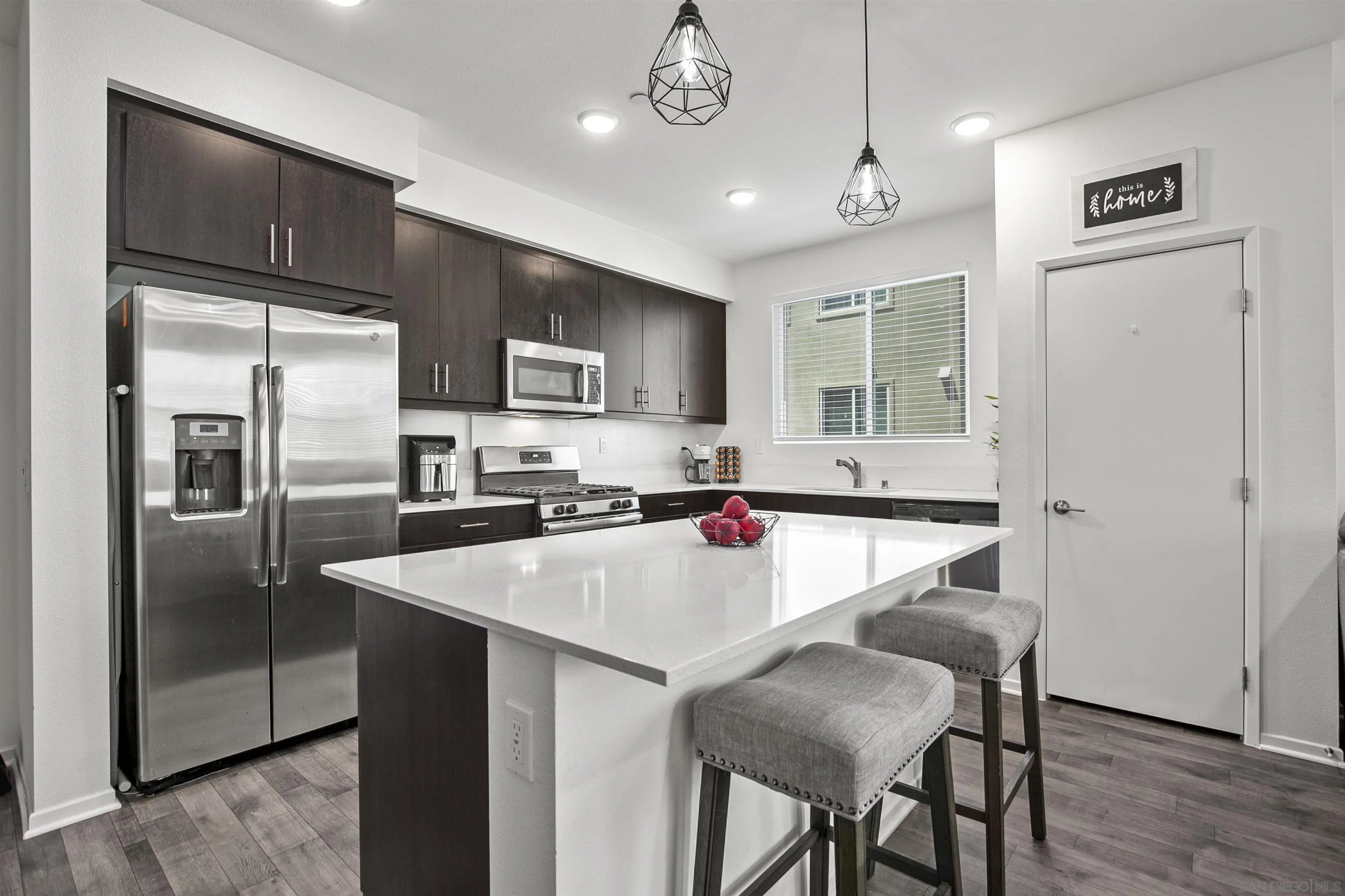 Photo #2: 250028771 Listing 