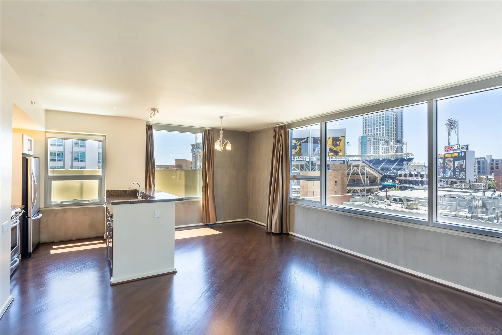 Photo #2: 250028815 Listing 
