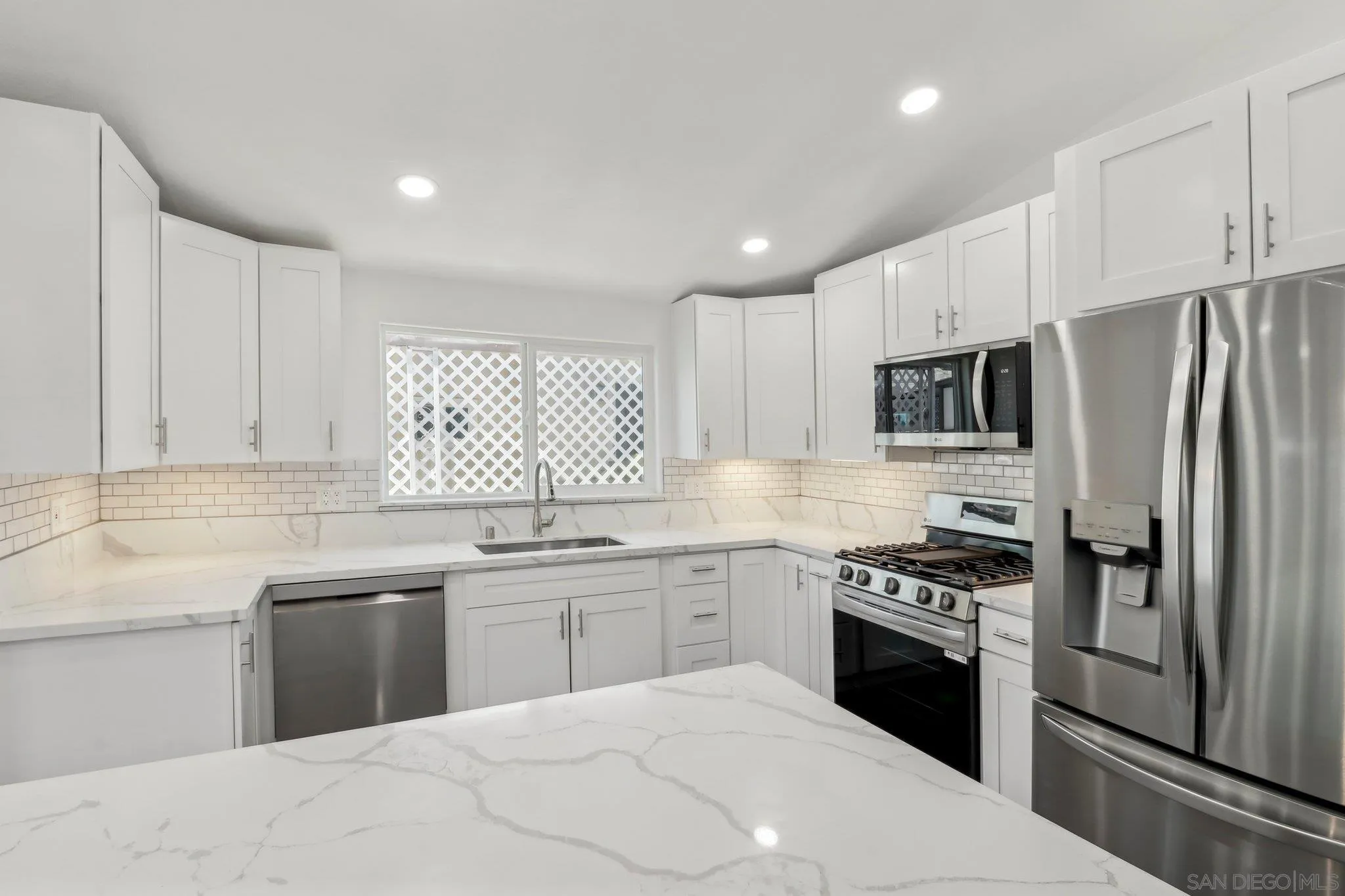https://cdn.realtyfeed.com/cdn/127/250028817/6a253a5bd9d5311bf814d3c7d1cdeca2.webp