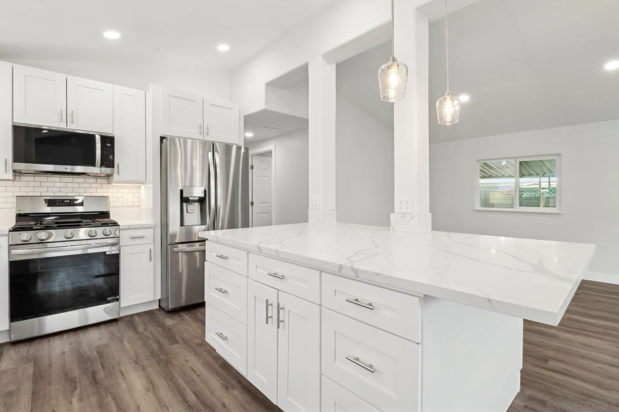https://cdn.realtyfeed.com/cdn/127/250028817/e879a4301bc3c95af7ff79adbb2990b7.webp