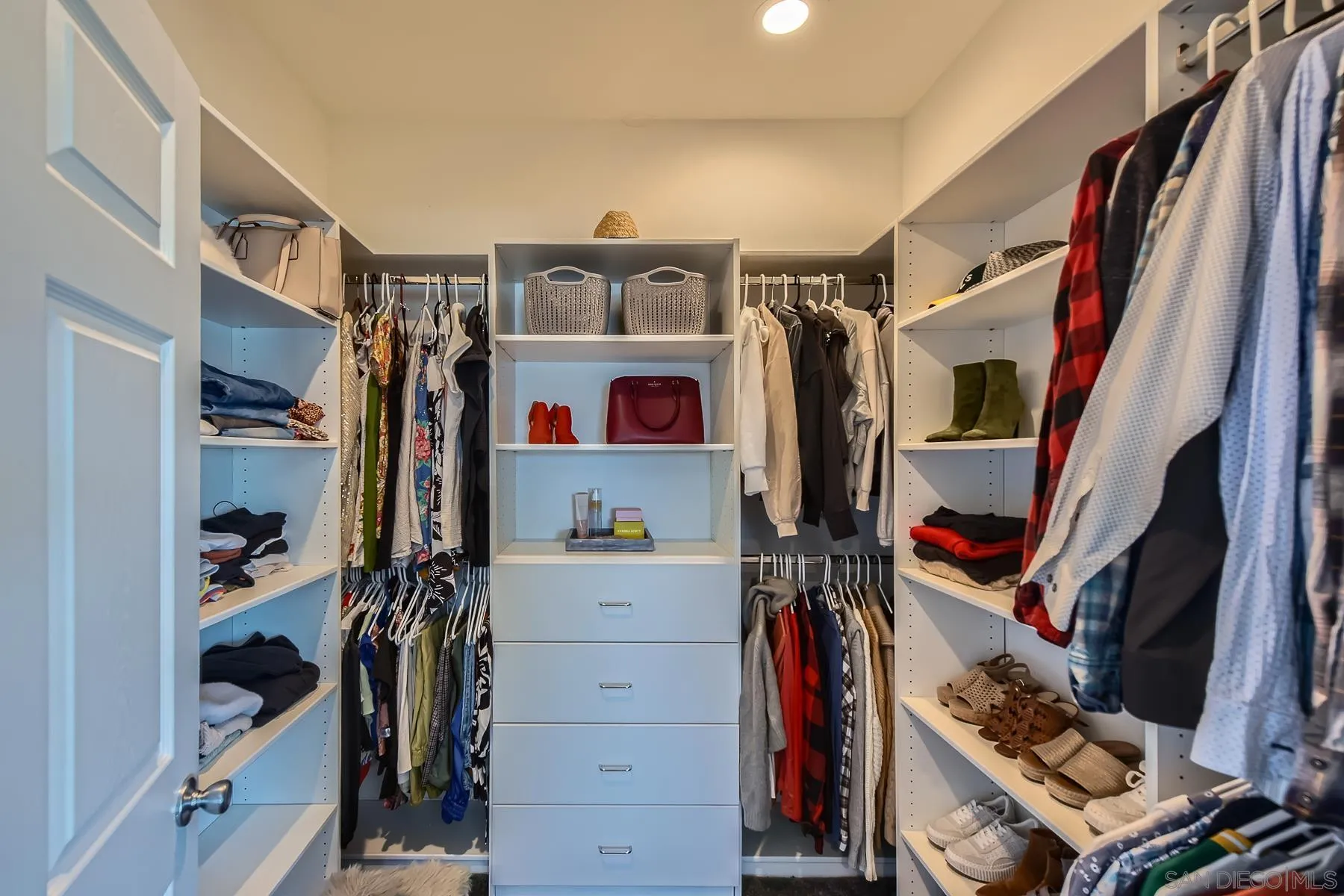 https://cdn.realtyfeed.com/cdn/127/250028907/9a7935283729a5de4a8e5584225c0e8a.webp