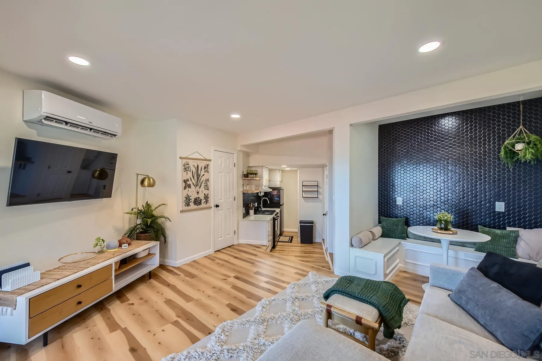 https://cdn.realtyfeed.com/cdn/127/250028907/b591ce0ddcc1e89958e2c2ab8beeeb8b.webp