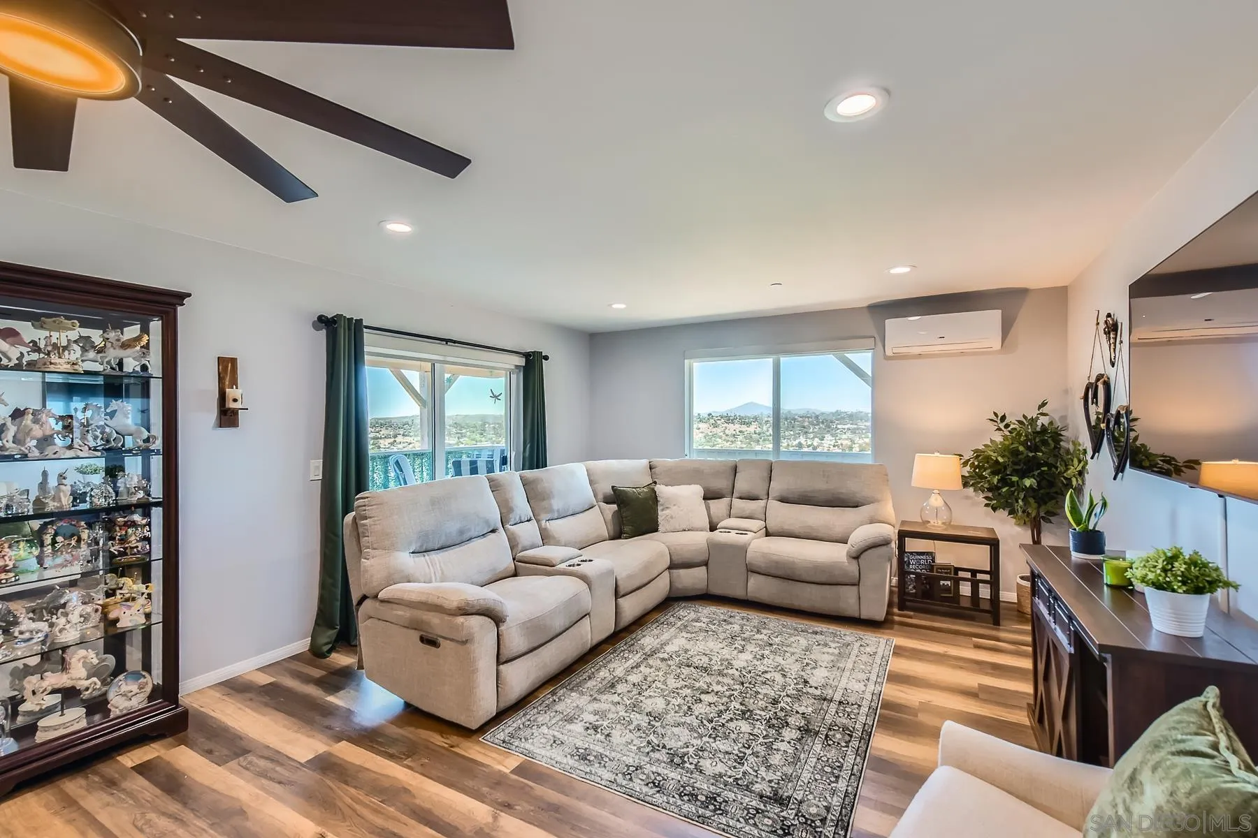https://cdn.realtyfeed.com/cdn/127/250028907/df9c03fe211b220a43255aa4413e239f.webp