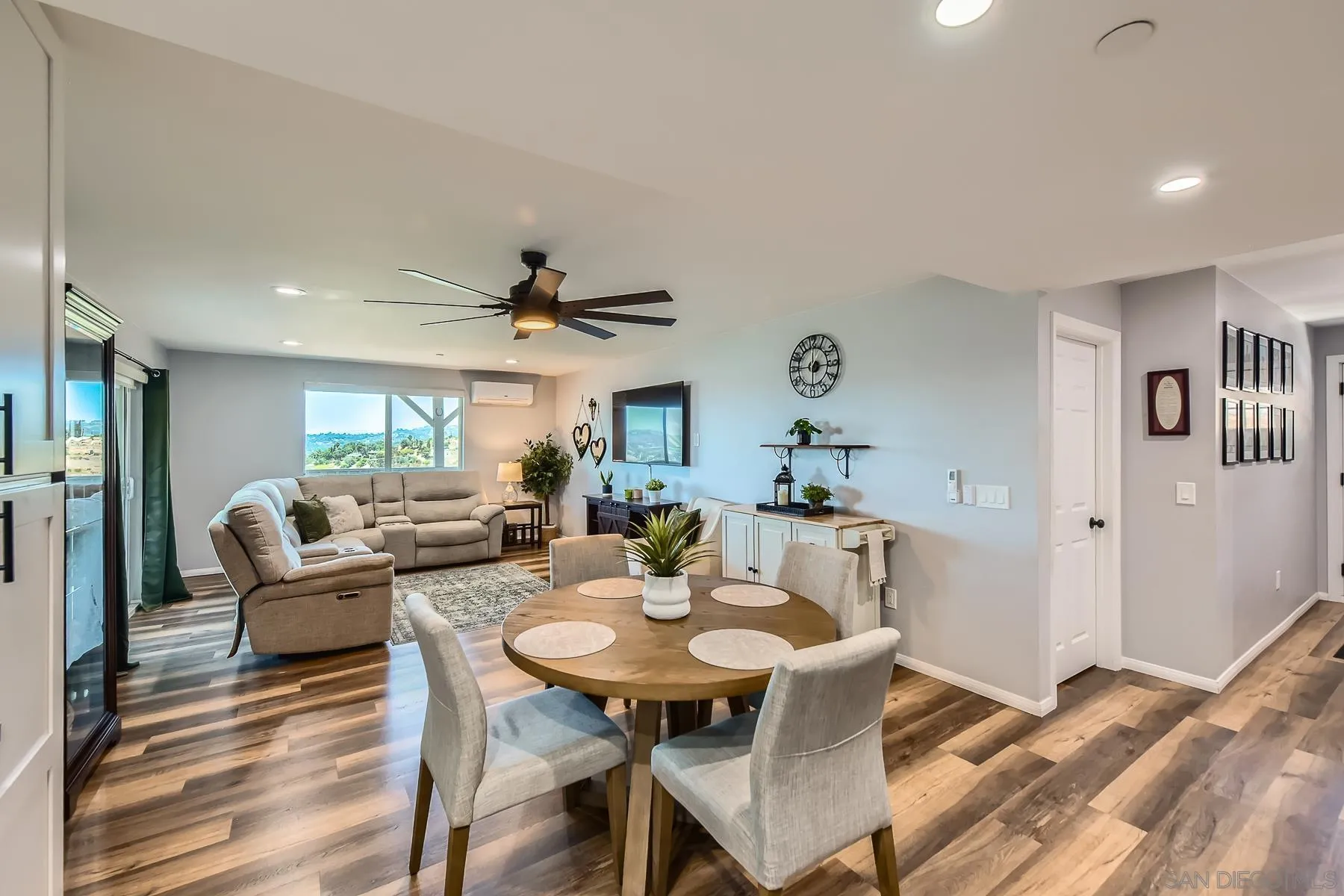 https://cdn.realtyfeed.com/cdn/127/250028907/ed67c78a90827b6293fe7a104c173f2b.webp
