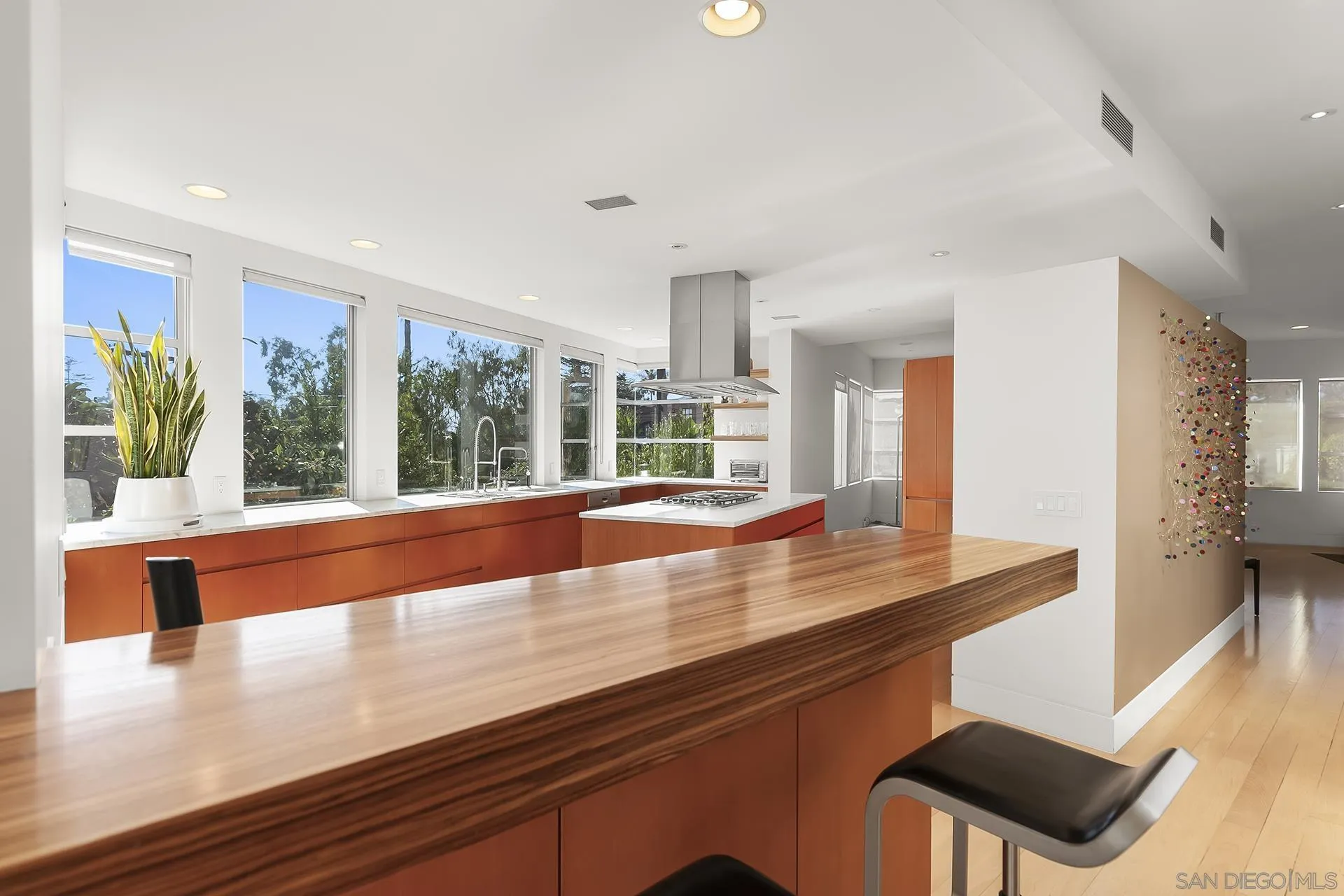 https://cdn.realtyfeed.com/cdn/127/250028934/19cf56b2dd557734966966e7d5e74f75.webp