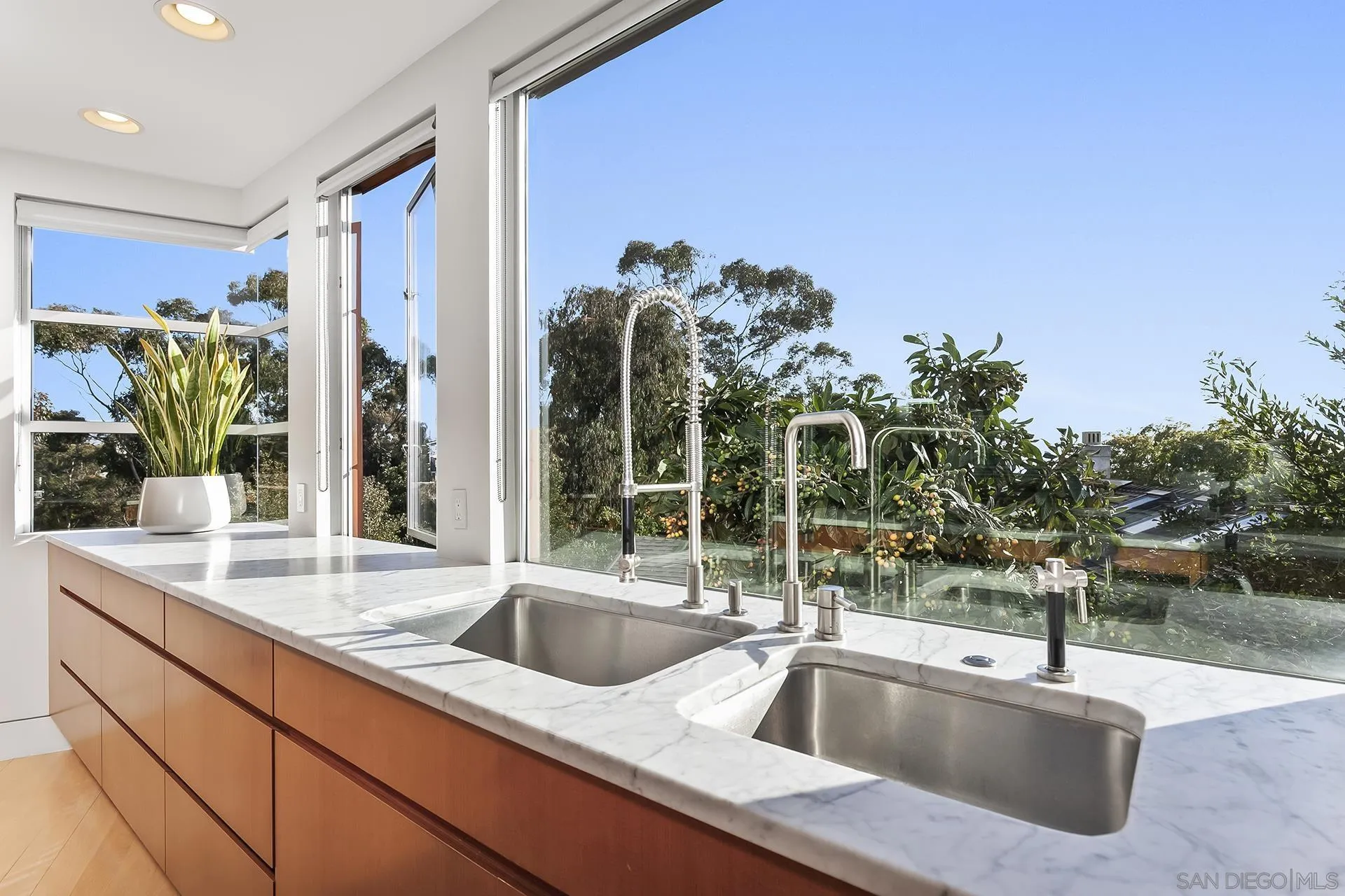 https://cdn.realtyfeed.com/cdn/127/250028934/1d715c0a5348511b5de640a53cb5d51e.webp