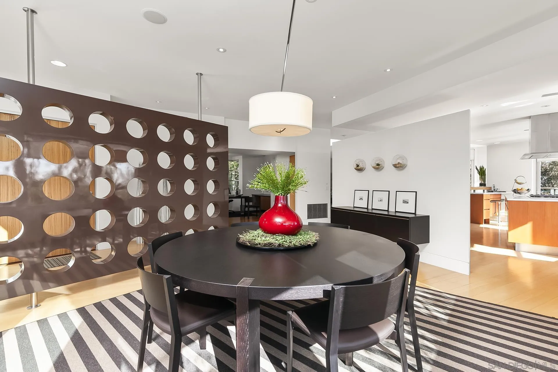 https://cdn.realtyfeed.com/cdn/127/250028934/868ed06e4cbdbeb4ebd268df28dc8081.webp
