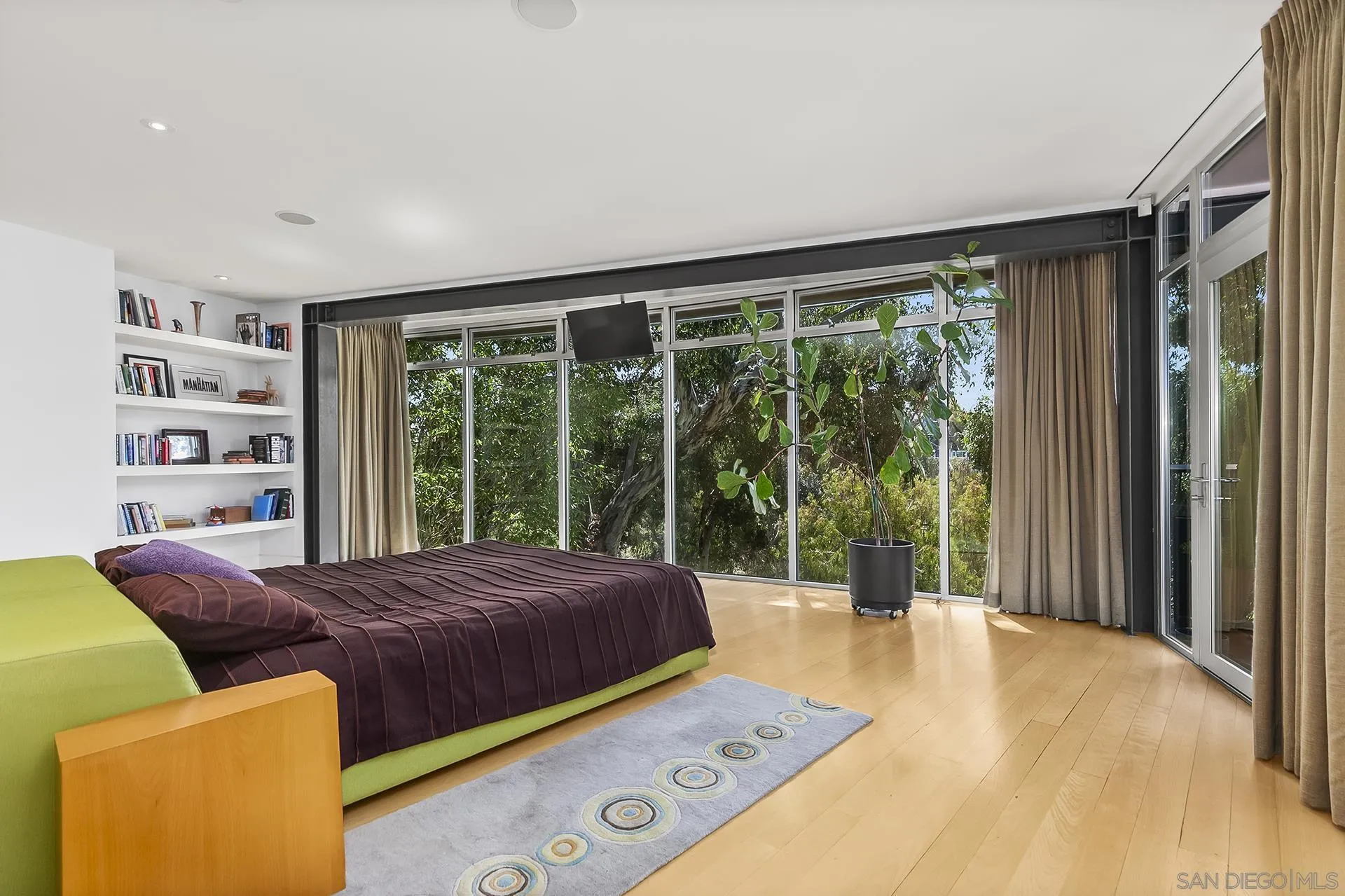 https://cdn.realtyfeed.com/cdn/127/250028934/f40f9685aaf23abe5652c7341ed148db.webp
