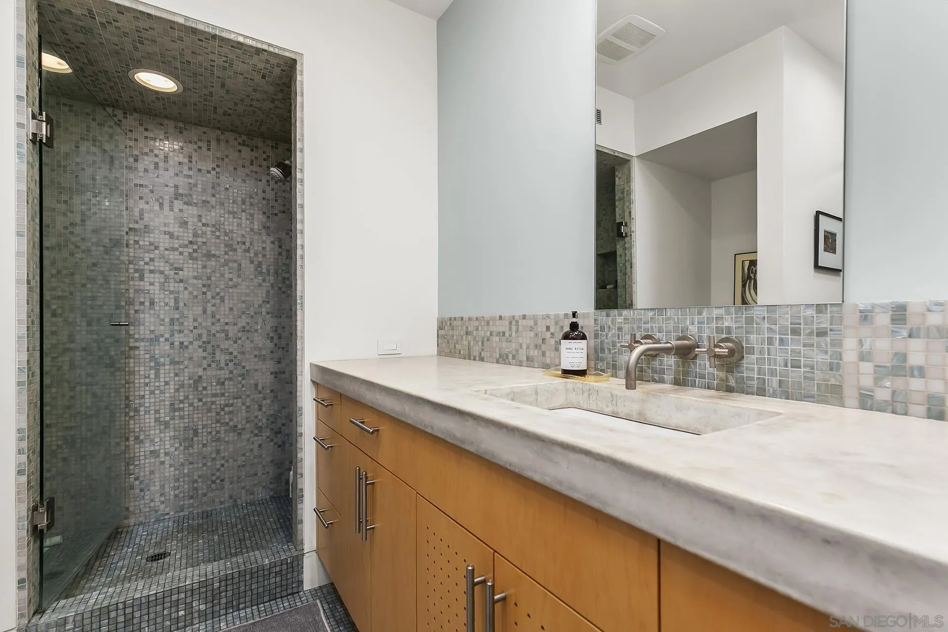 https://cdn.realtyfeed.com/cdn/127/250028934/ffcfe59b8f5c98b599efc4f077ebe9c6.webp