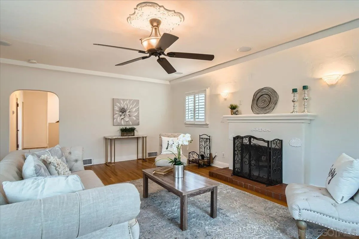 https://cdn.realtyfeed.com/cdn/127/250028958/0ead3d315d39f078d4e7a3a6c92e69b3.webp