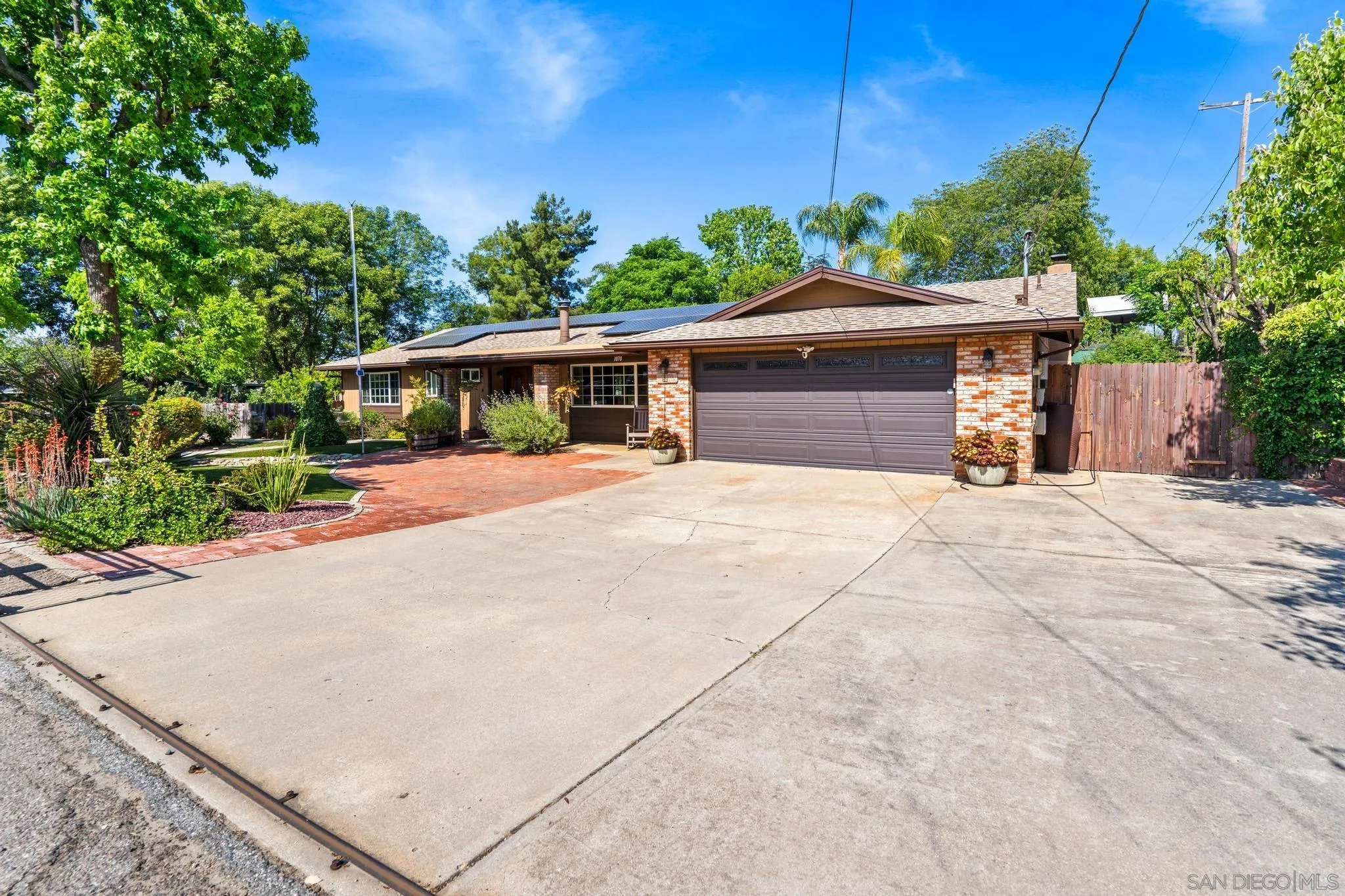https://cdn.realtyfeed.com/cdn/127/250028982/b80374c796ecfb8fbcf01d3eac9c6e34.webp
