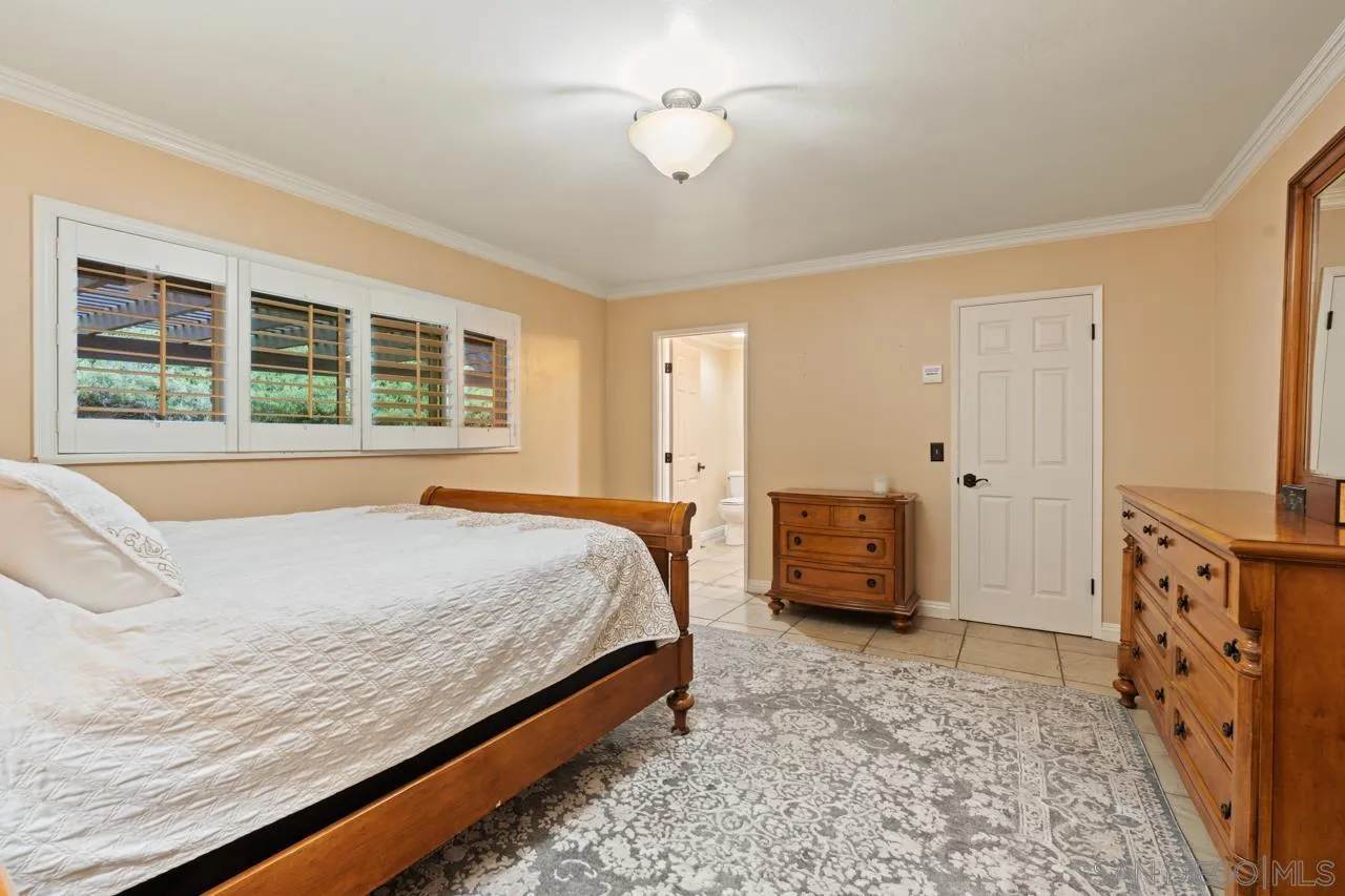 https://cdn.realtyfeed.com/cdn/127/250028989/ca8cdd919b82b707e291d9754ef93c18.webp
