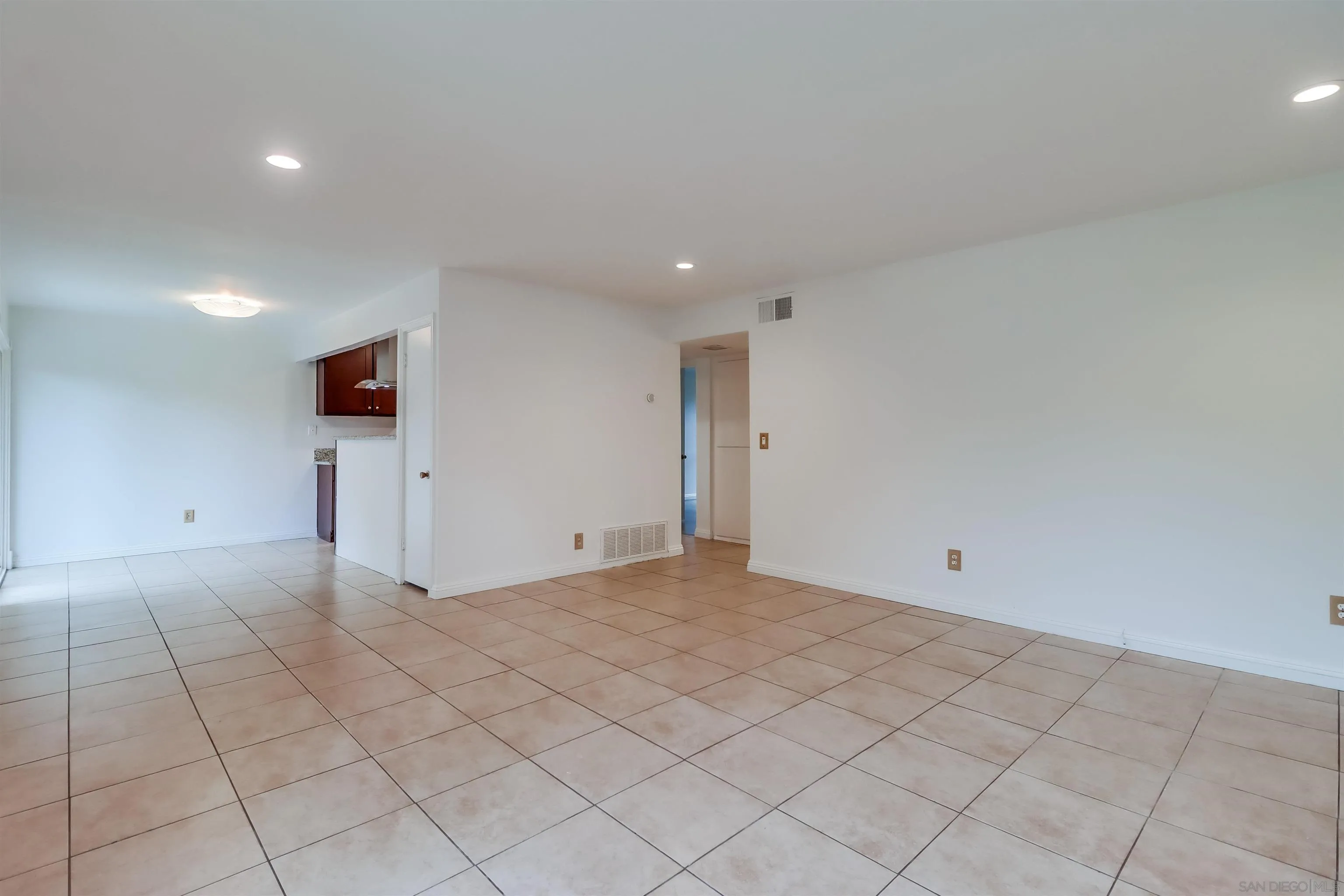 Photo #5: 250028990 Listing 