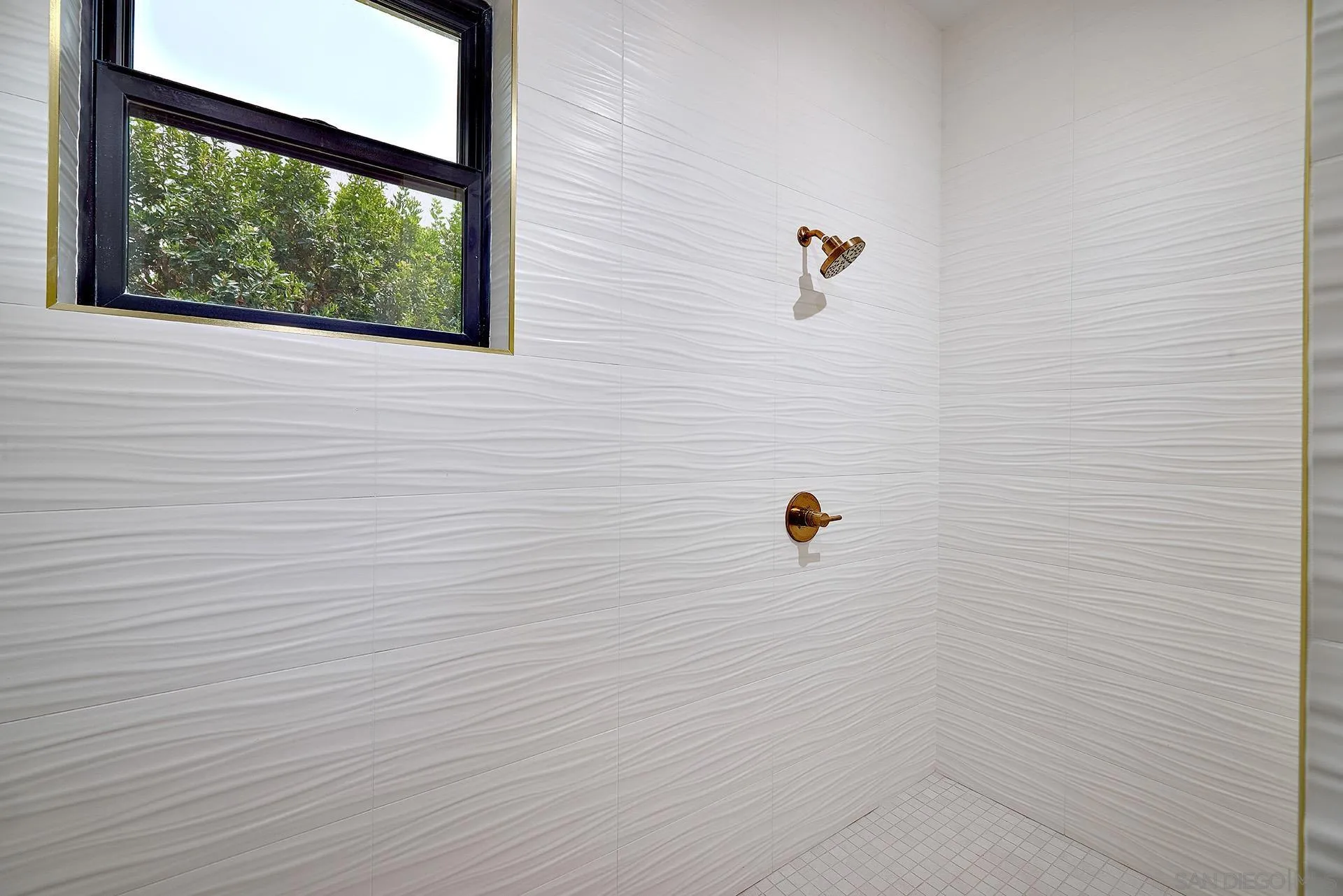 https://cdn.realtyfeed.com/cdn/127/250029016/133f71caae43449465053025ce16f462.webp