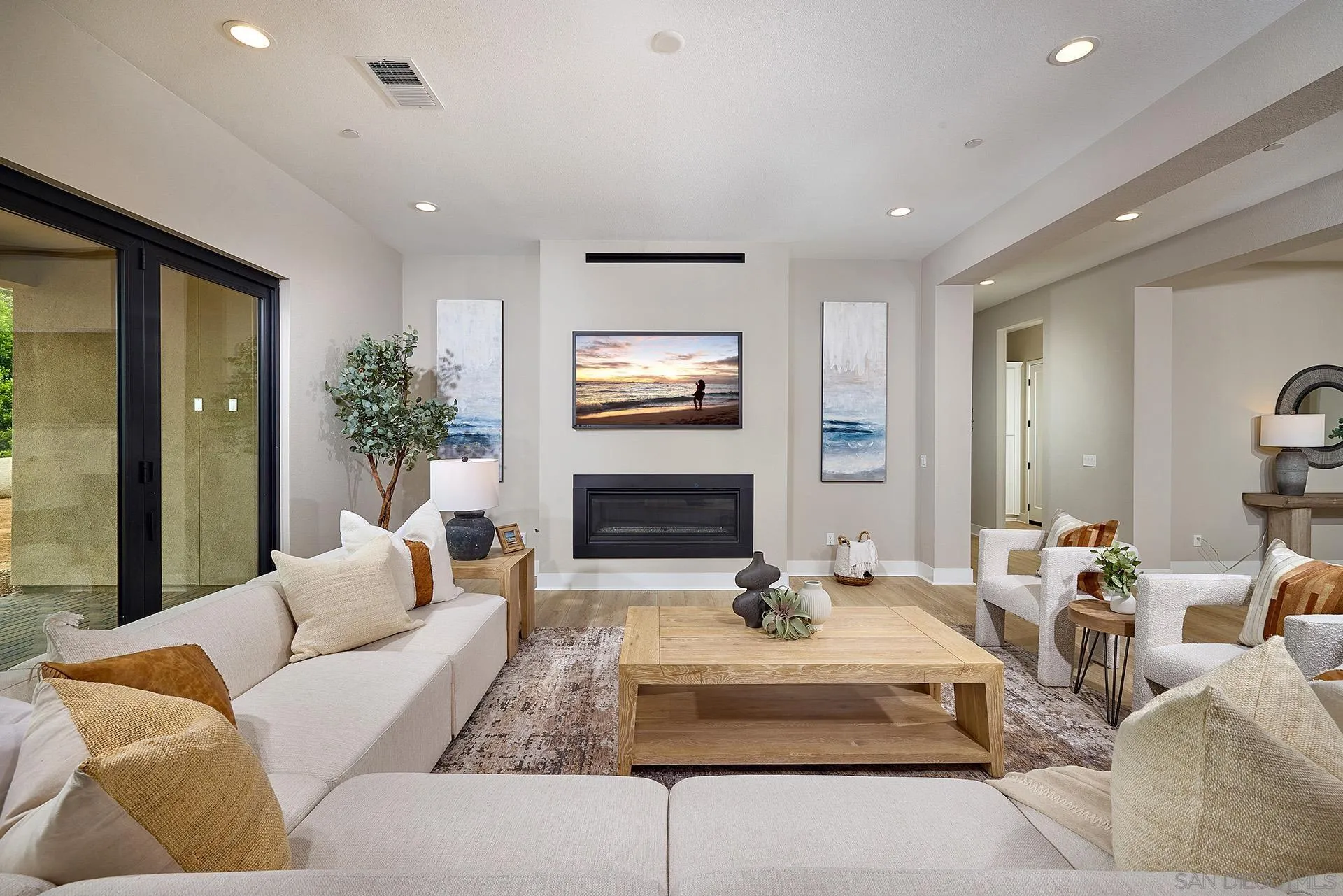 https://cdn.realtyfeed.com/cdn/127/250029016/14ecd70f0e3e49afd949b4e74872ad69.webp