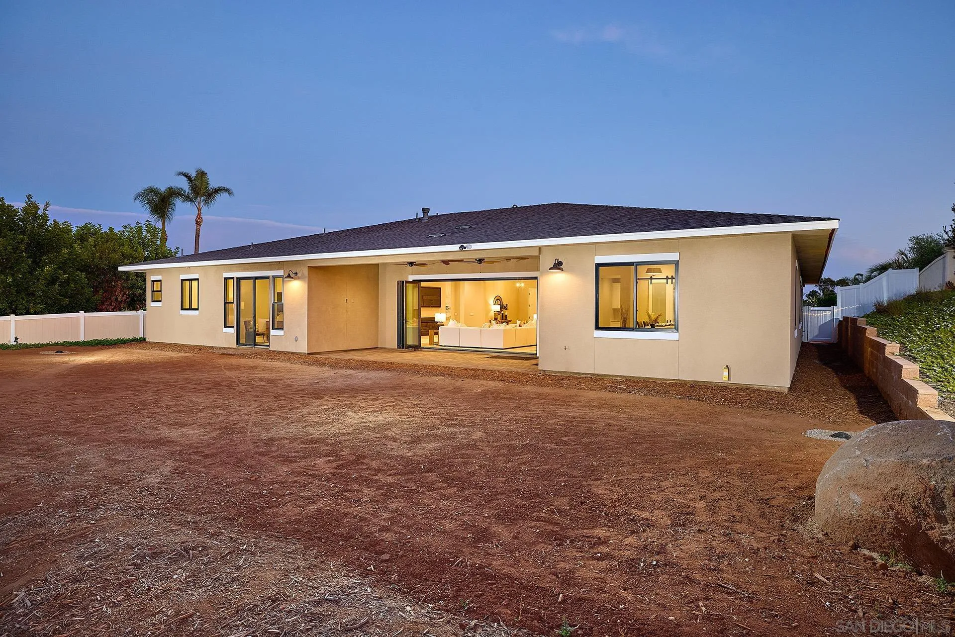 https://cdn.realtyfeed.com/cdn/127/250029016/195351bc634802a3da59664b7f406957.webp