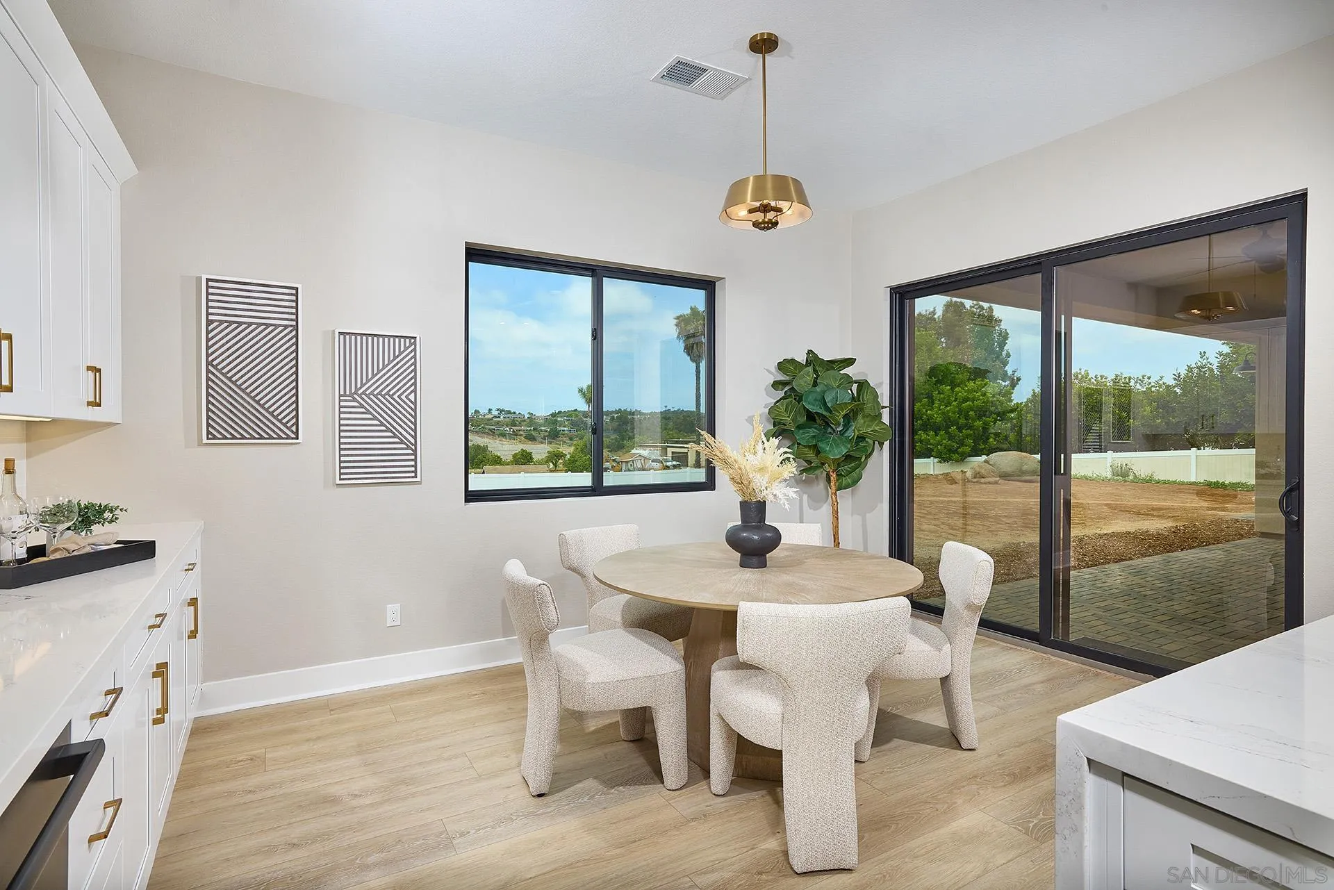 https://cdn.realtyfeed.com/cdn/127/250029016/76d44ba14ee1d8e453dc1cbbc7c2e802.webp