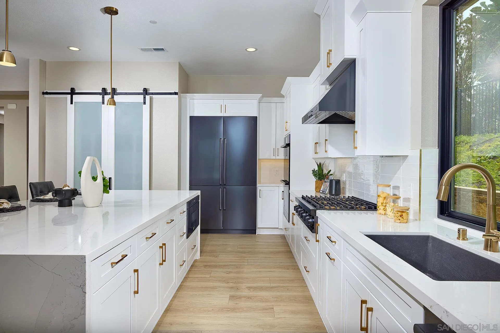 https://cdn.realtyfeed.com/cdn/127/250029016/795adda45d2588086b9432fe5122f0cc.webp