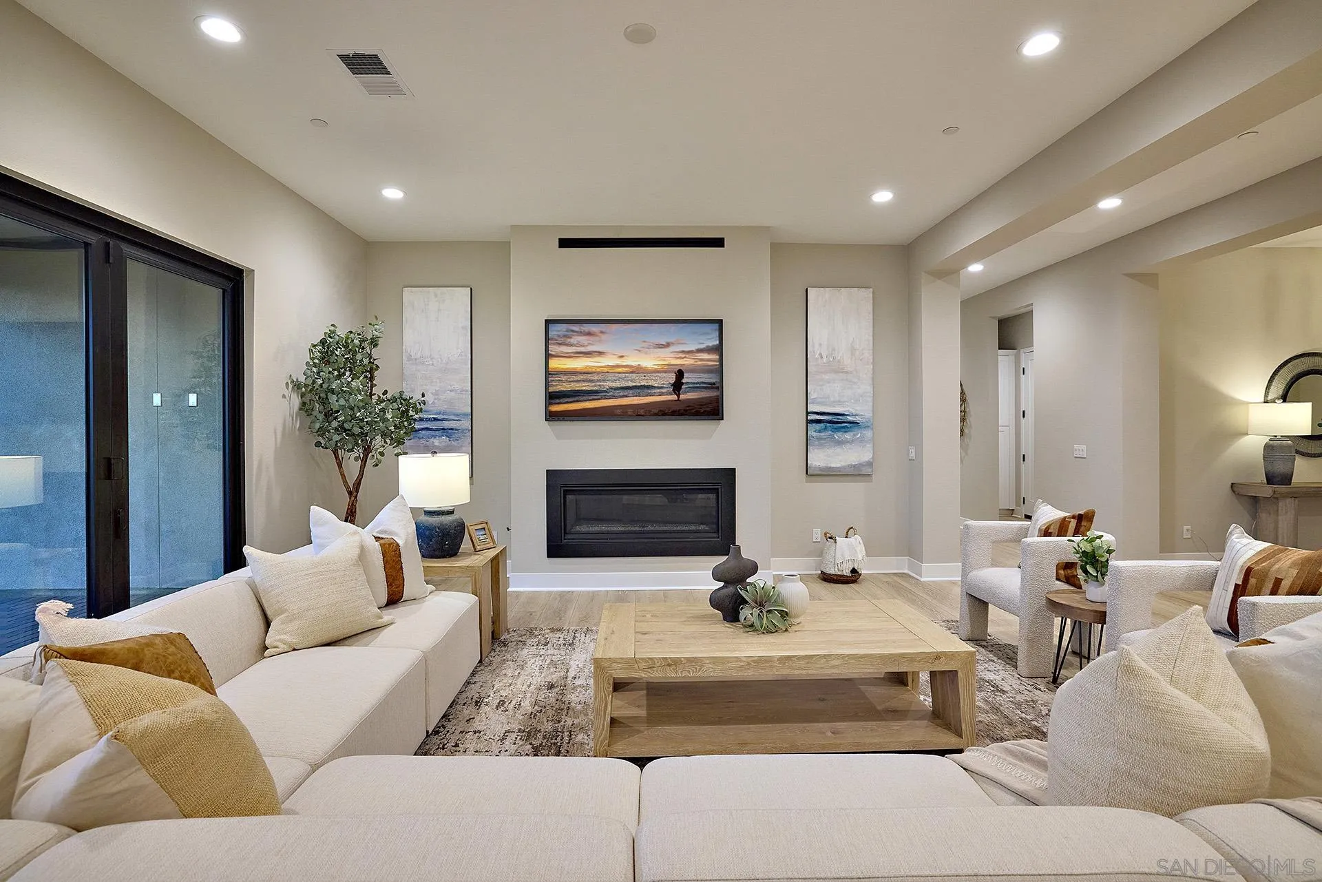 https://cdn.realtyfeed.com/cdn/127/250029016/8fb3edf0ede55d4d059e856a73df2f34.webp