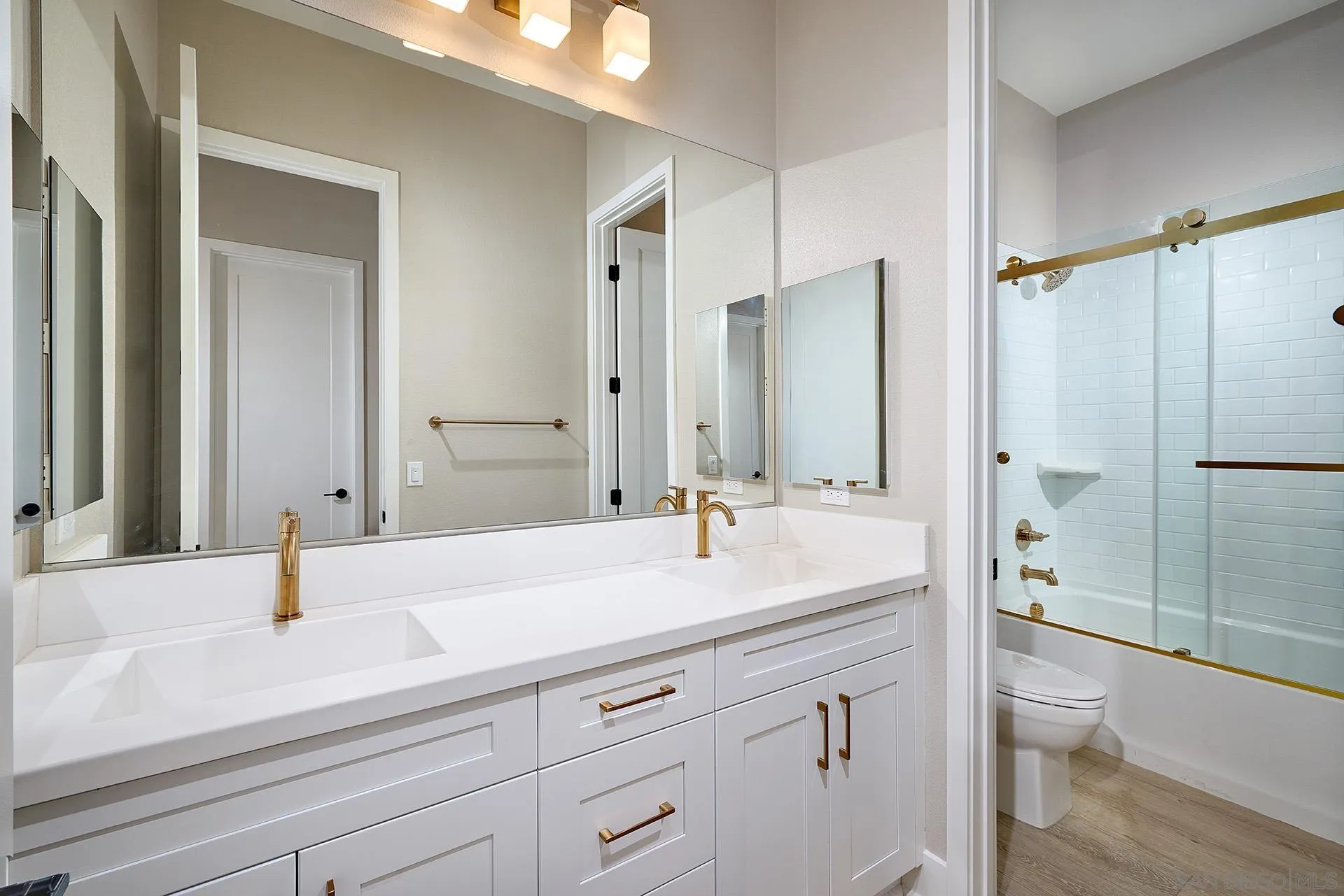 https://cdn.realtyfeed.com/cdn/127/250029016/b213dd96e755566c7579bacbcccf1787.webp