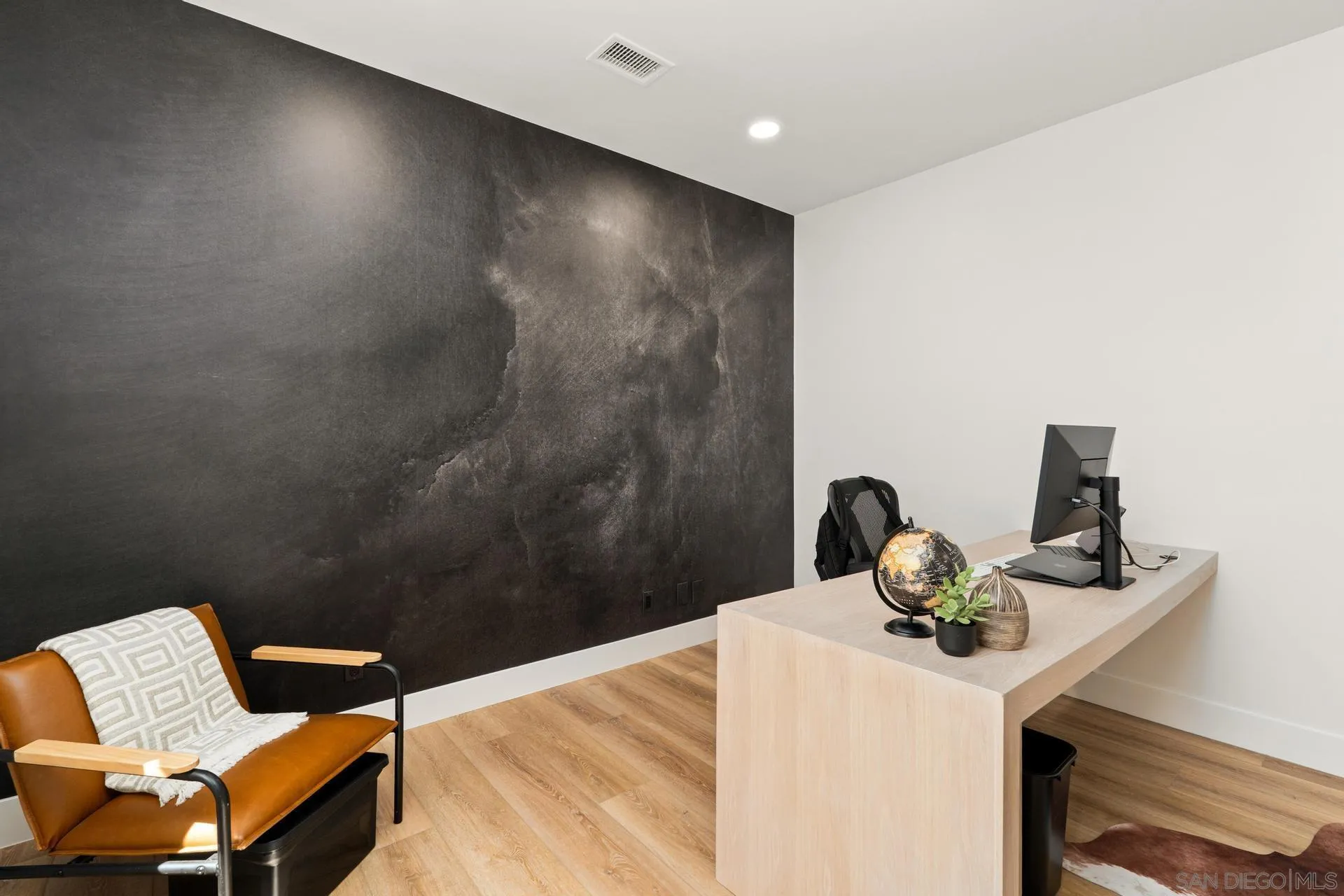 https://cdn.realtyfeed.com/cdn/127/250029080/21e11d72e75468bac257965a2f31bbea.webp